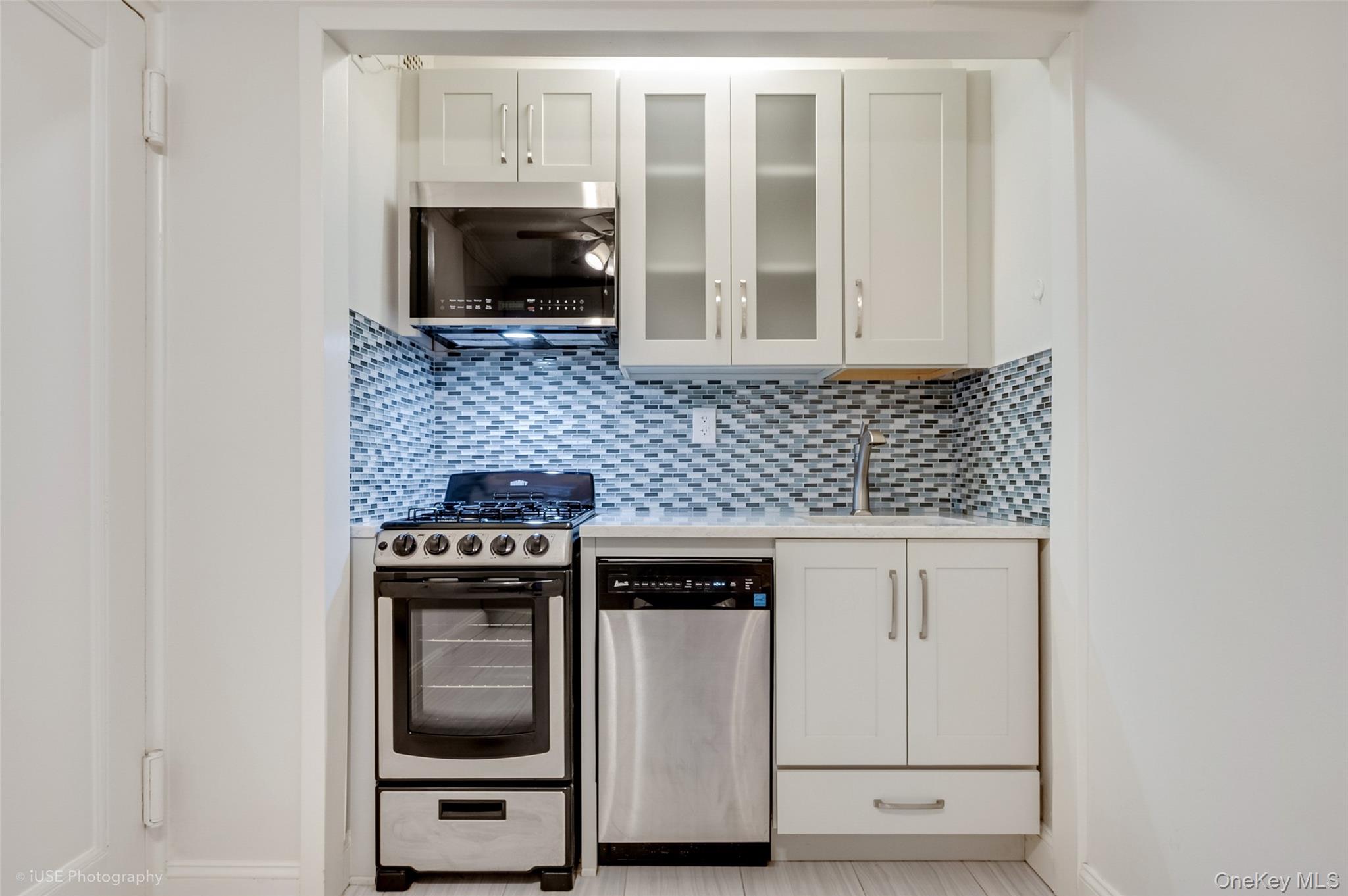 #3 photo, 39-25 51st Avenue, קווינס Woodside , NY 11377