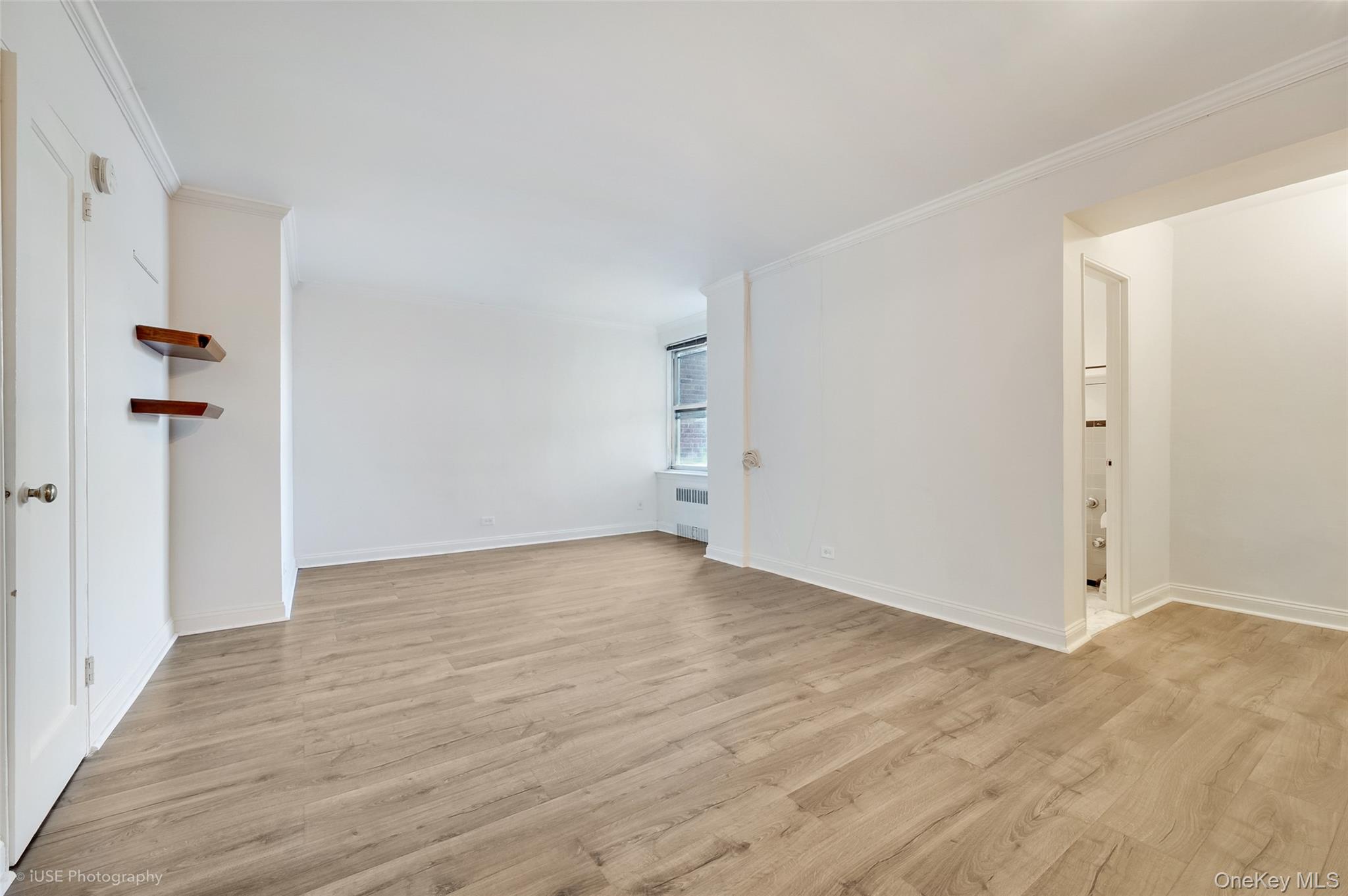 #6 photo, 39-25 51st Avenue, קווינס Woodside , NY 11377