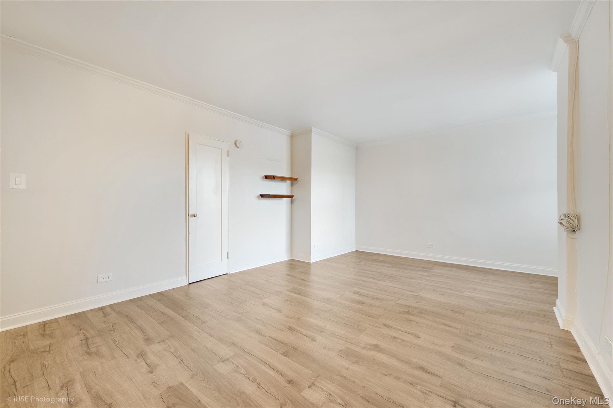 #7 photo, 39-25 51st Avenue, קווינס Woodside , NY 11377