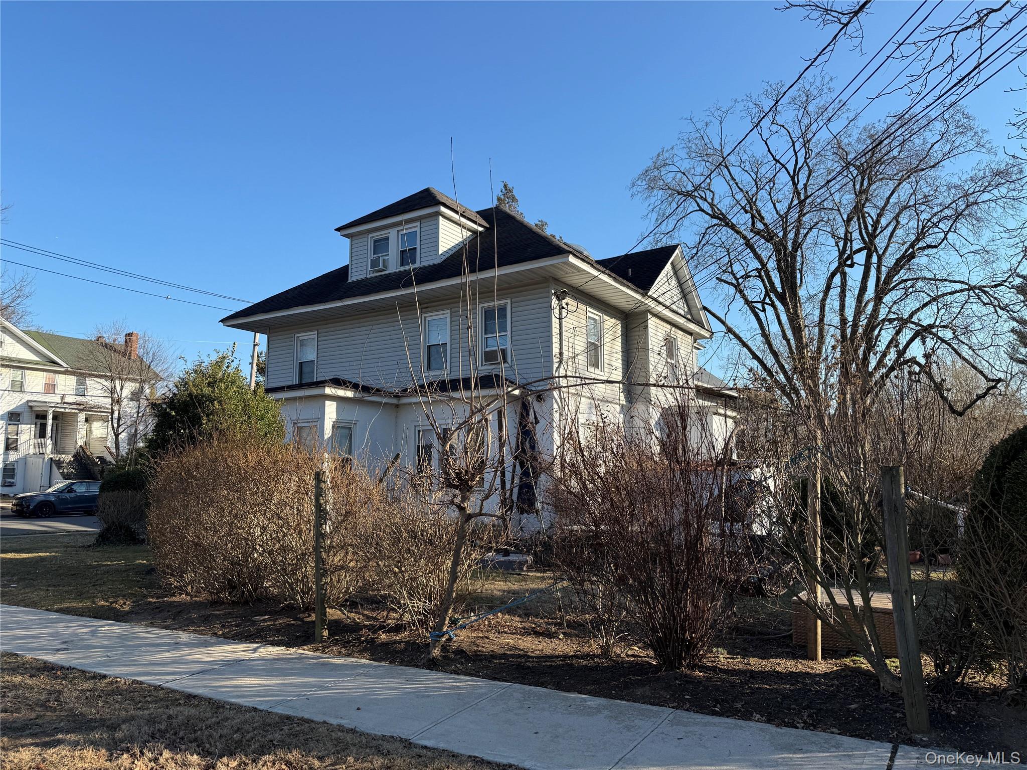 #2 photo, 32 Carlton Avenue, Port Washington , NY 11050