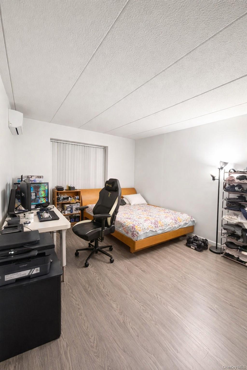 #3 photo, 143-50 Barclay Avenue, Flushing , NY 11355