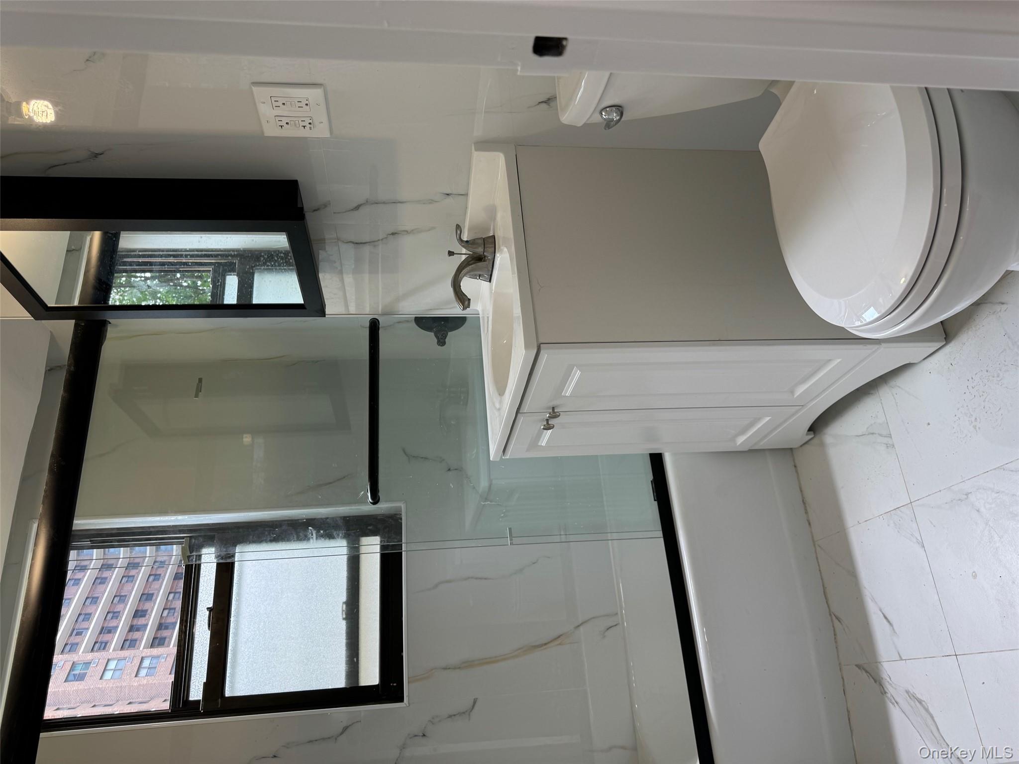 #11 photo, 6145 98th St Street, קווינס Rego Park , NY 11374