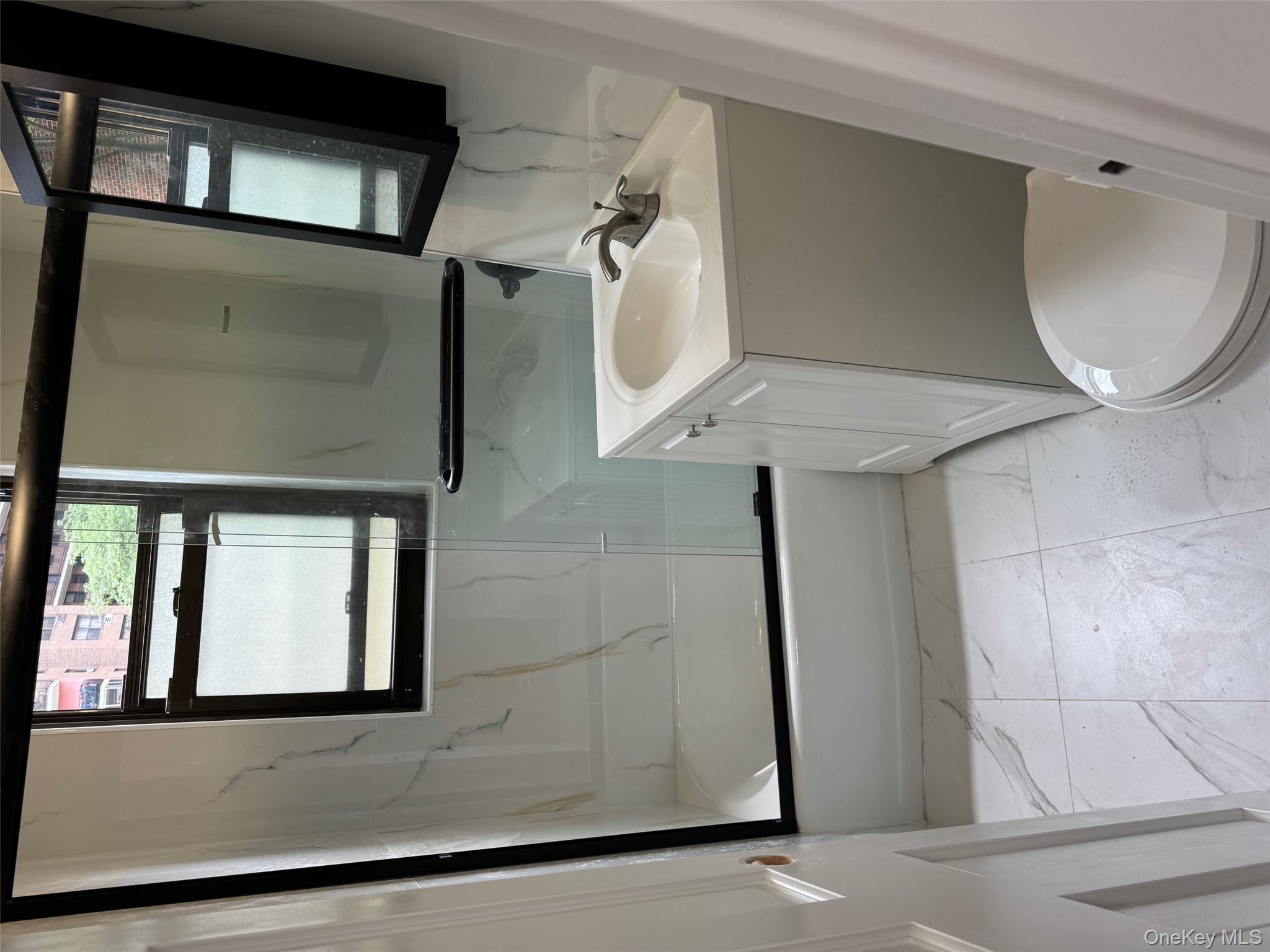 #12 photo, 6145 98th St Street, קווינס Rego Park , NY 11374