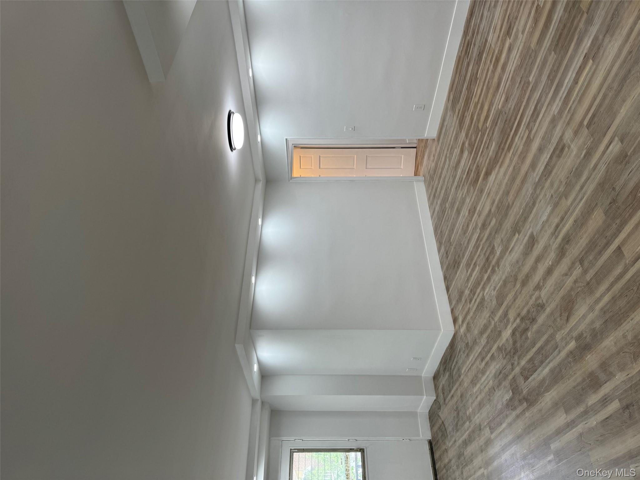 #4 photo, 6145 98th St Street, קווינס Rego Park , NY 11374