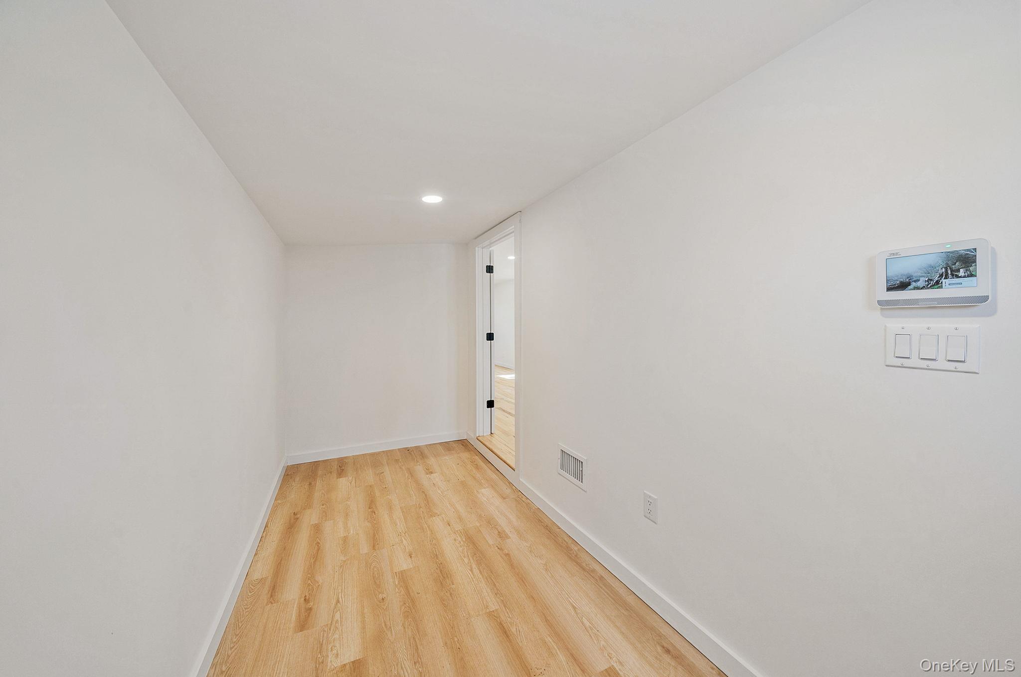 #6 photo, 27 Atlantic Drive, Sound Beach , NY 11789