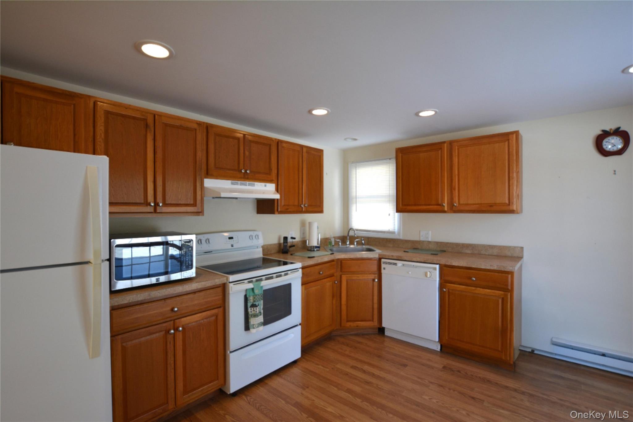 #10 photo, 82 Village Circle, सफ़ोक काउंटी Manorville , NY 11949