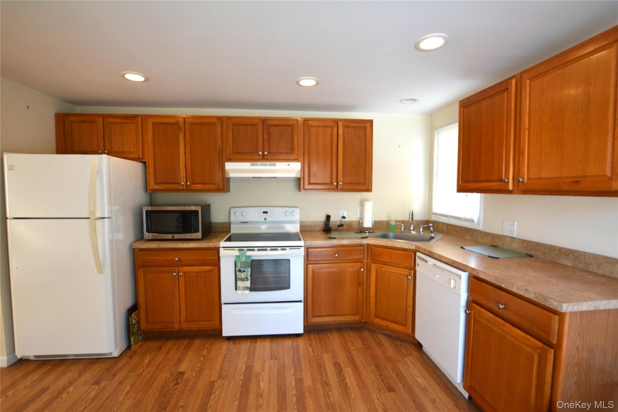 #11 photo, 82 Village Circle, सफ़ोक काउंटी Manorville , NY 11949