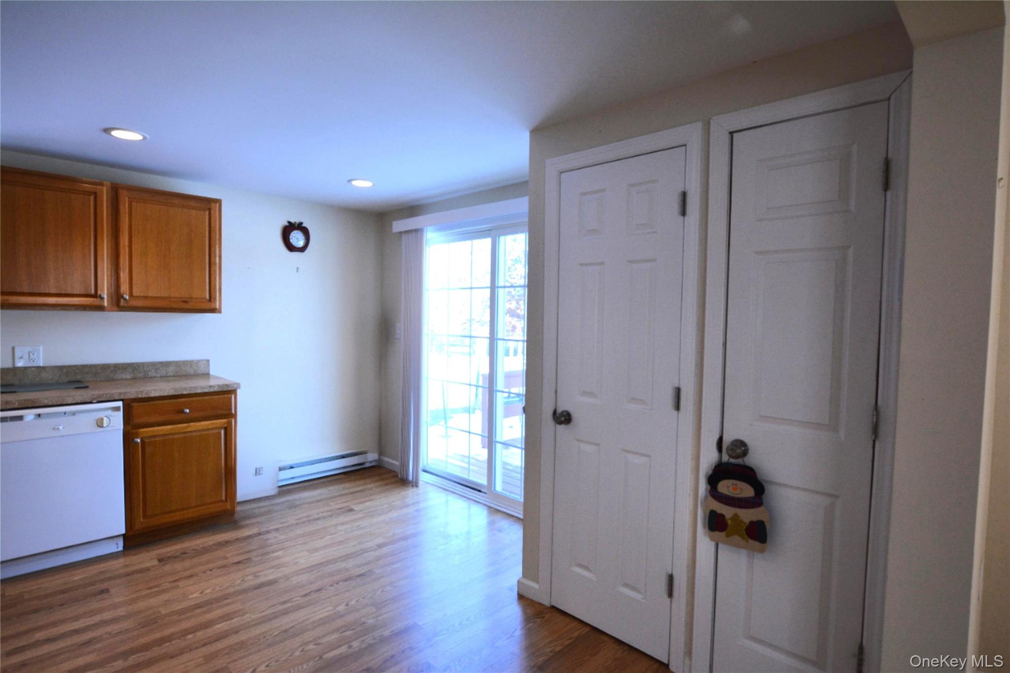 #12 photo, 82 Village Circle, सफ़ोक काउंटी Manorville , NY 11949