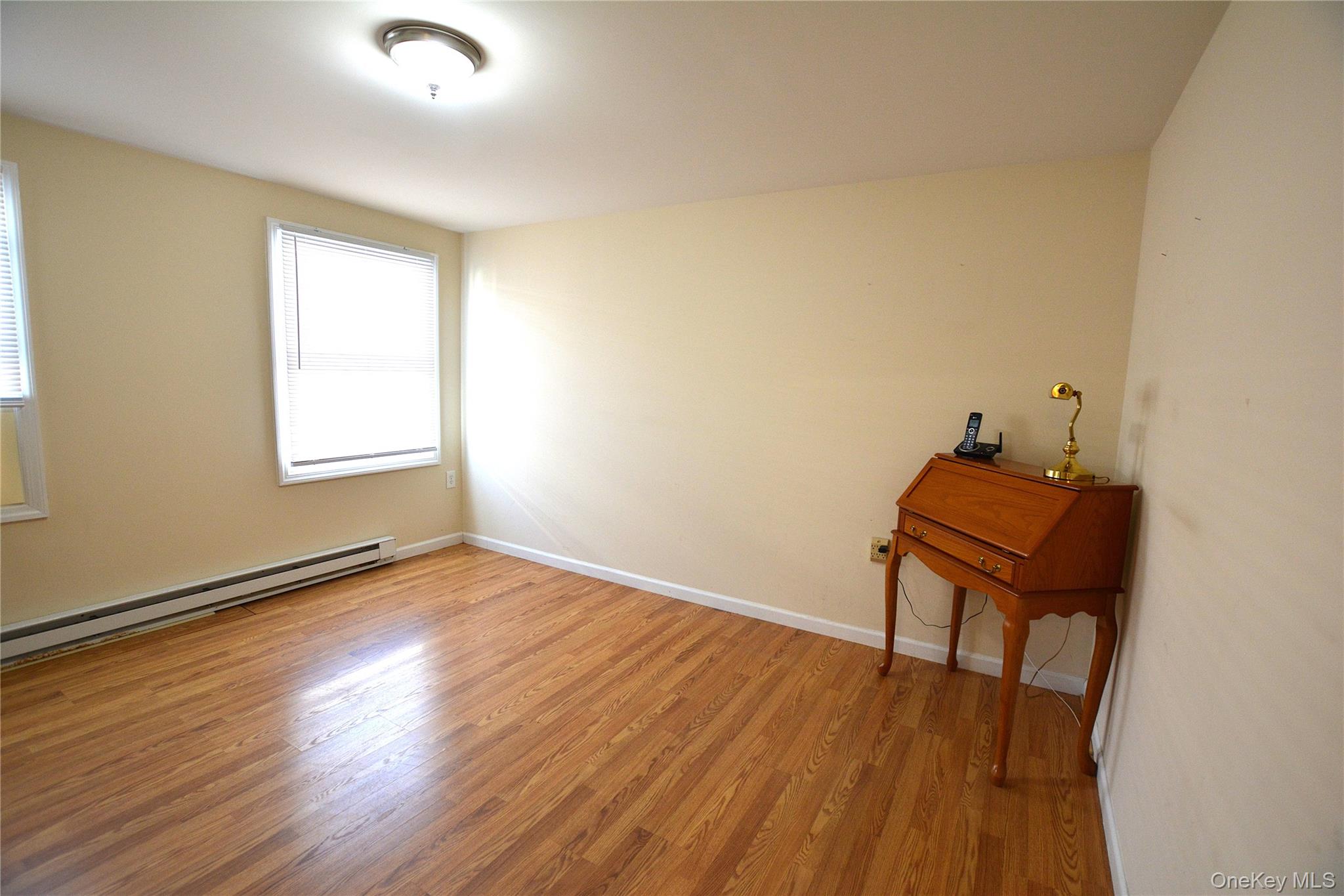 #13 photo, 82 Village Circle, सफ़ोक काउंटी Manorville , NY 11949