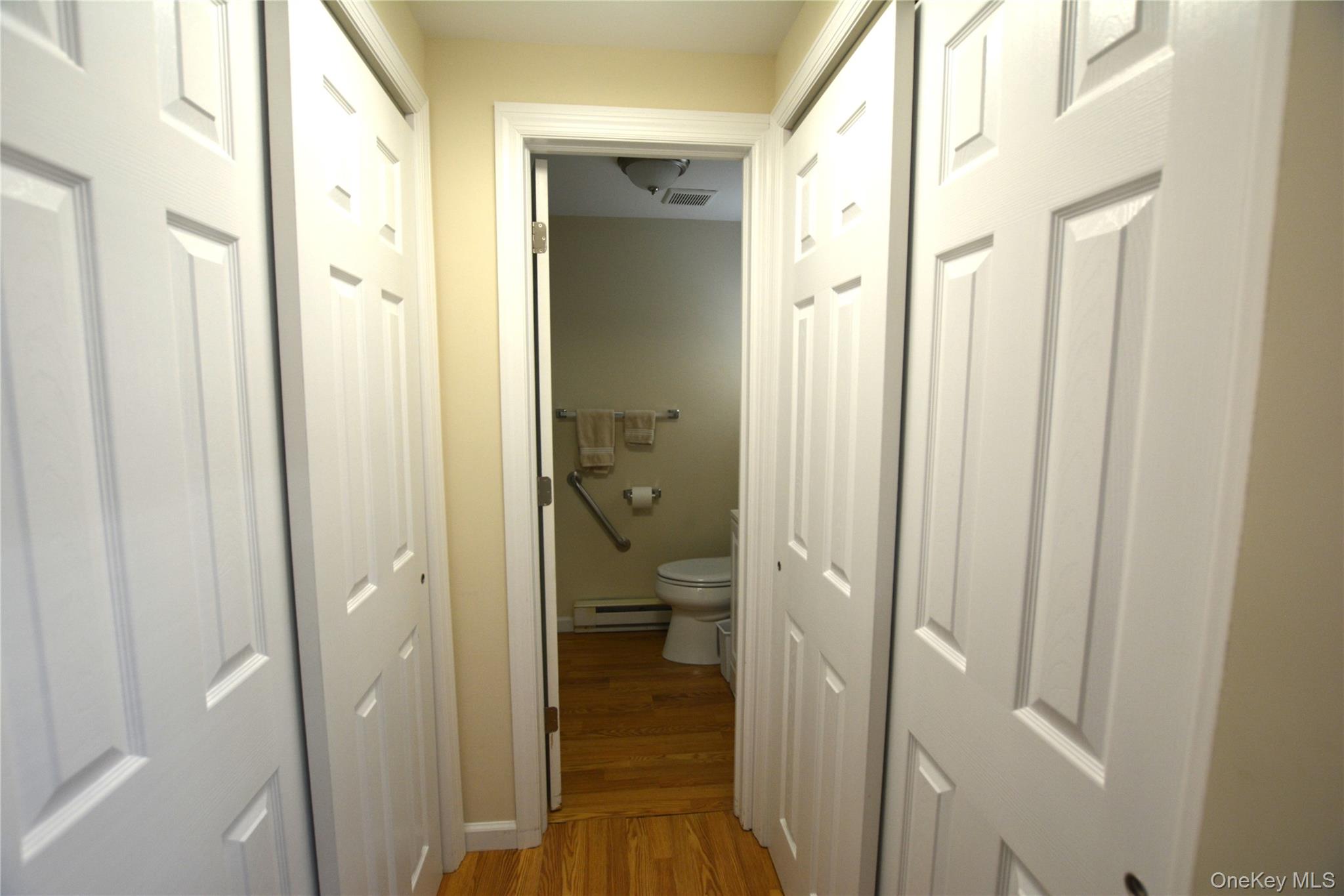 #15 photo, 82 Village Circle, सफ़ोक काउंटी Manorville , NY 11949