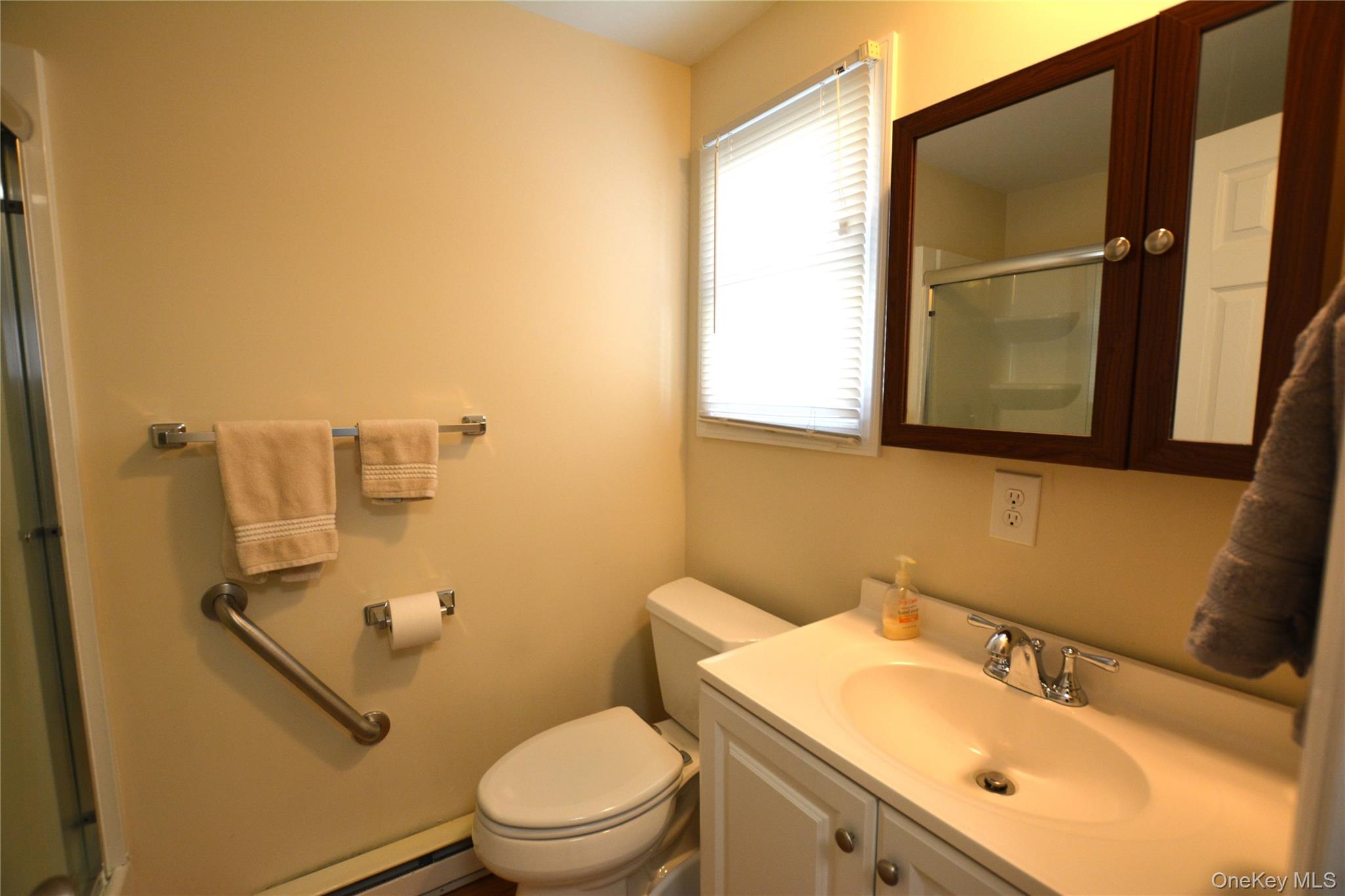 #16 photo, 82 Village Circle, सफ़ोक काउंटी Manorville , NY 11949