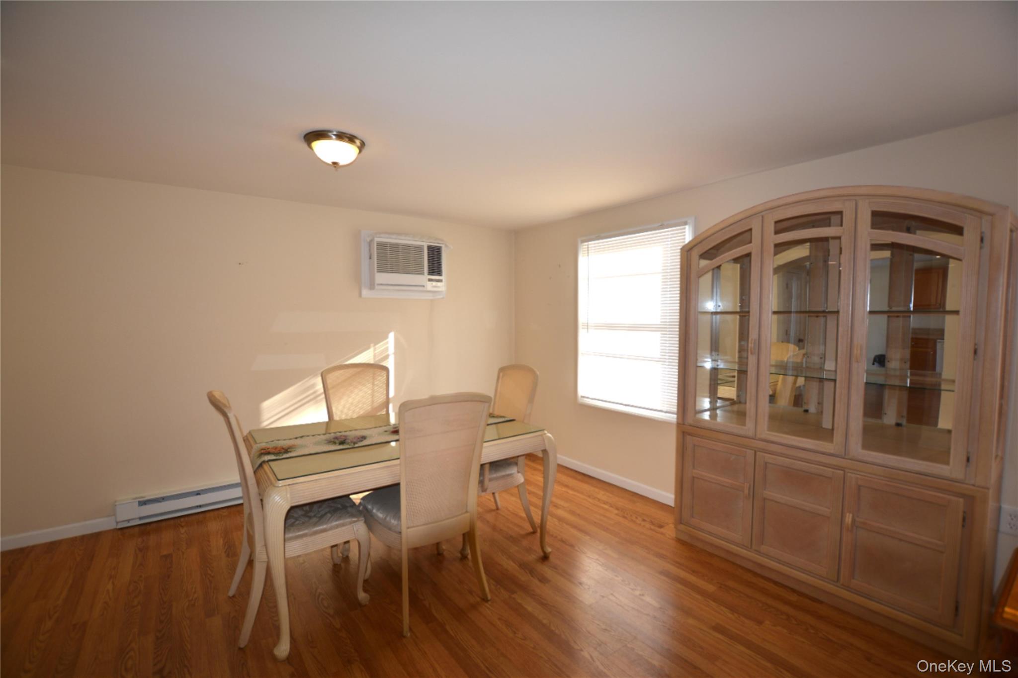 #8 photo, 82 Village Circle, सफ़ोक काउंटी Manorville , NY 11949