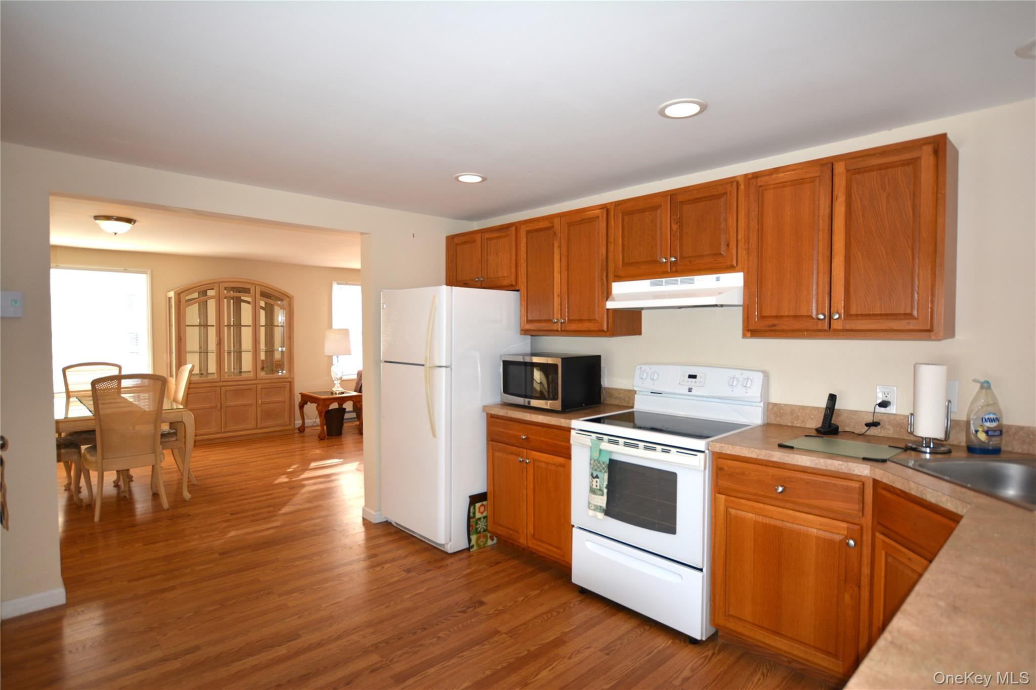 #9 photo, 82 Village Circle, सफ़ोक काउंटी Manorville , NY 11949