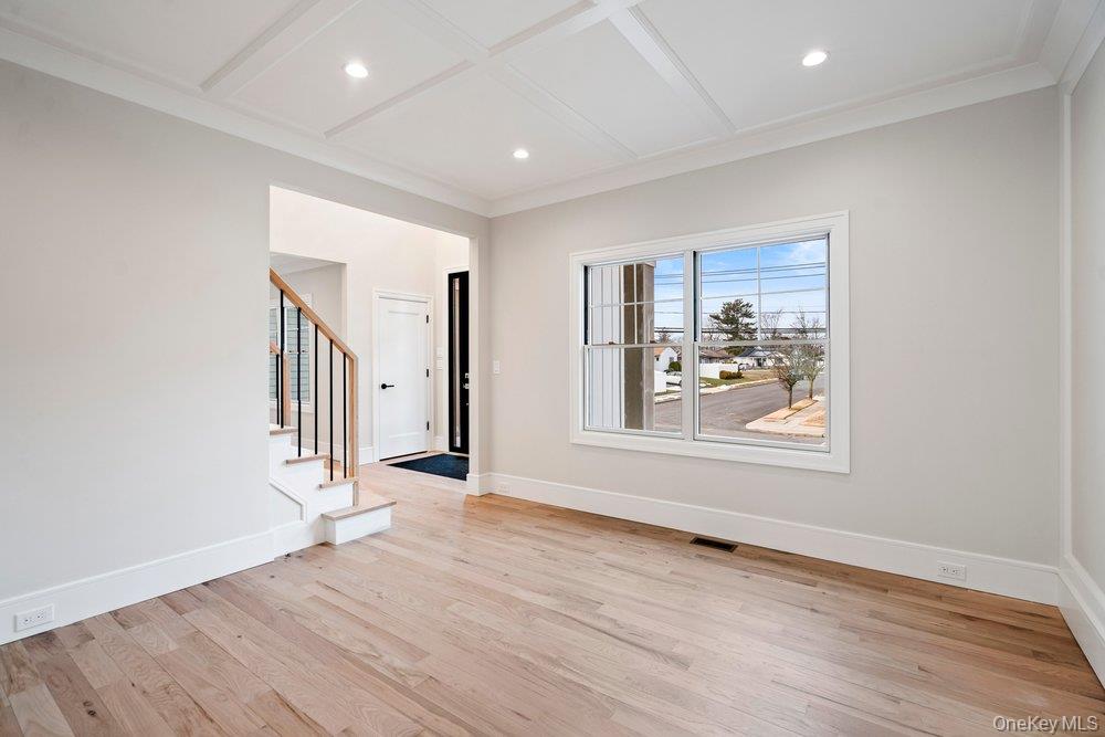 #13 photo, 35 Main Parkway, Plainview , NY 11803