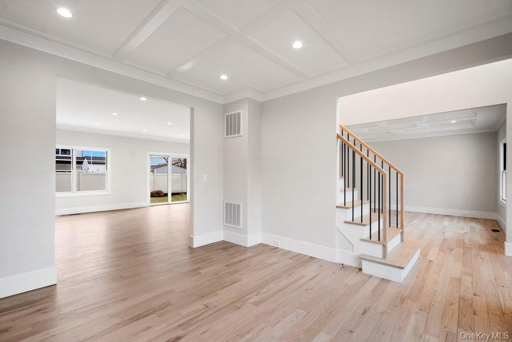 #14 photo, 35 Main Parkway, Plainview , NY 11803