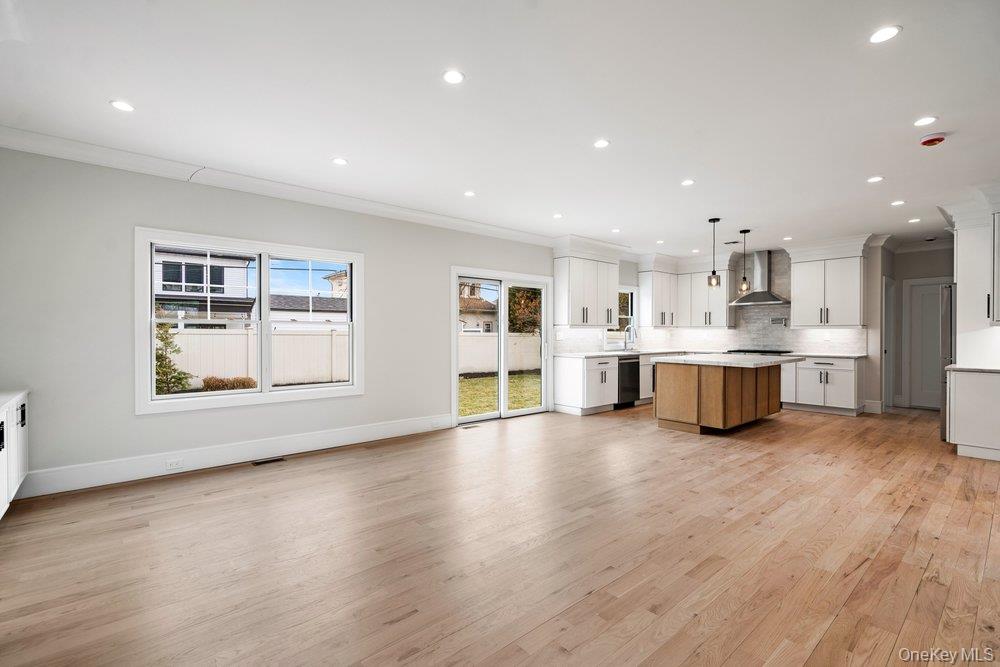 #18 photo, 35 Main Parkway, Plainview , NY 11803