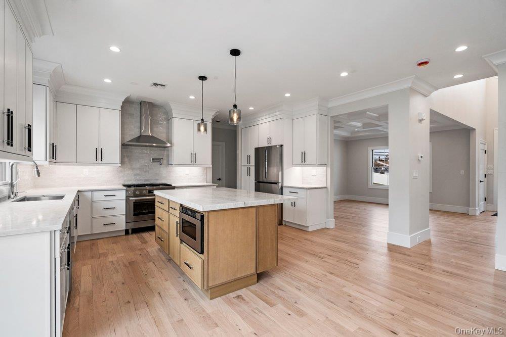 #19 photo, 35 Main Parkway, Plainview , NY 11803