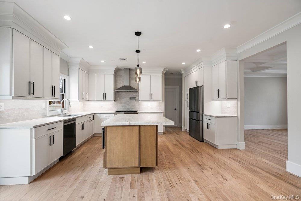 #20 photo, 35 Main Parkway, Plainview , NY 11803