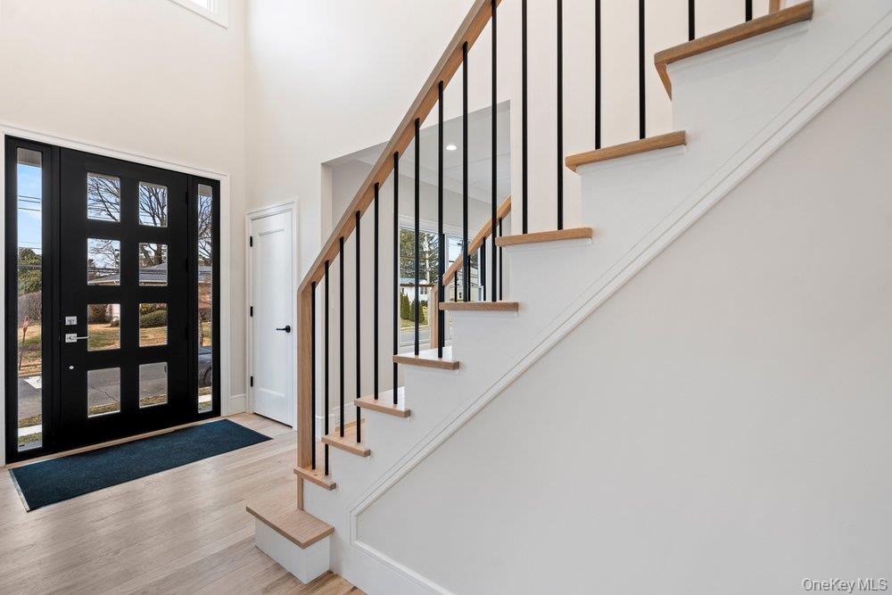 #7 photo, 35 Main Parkway, Plainview , NY 11803