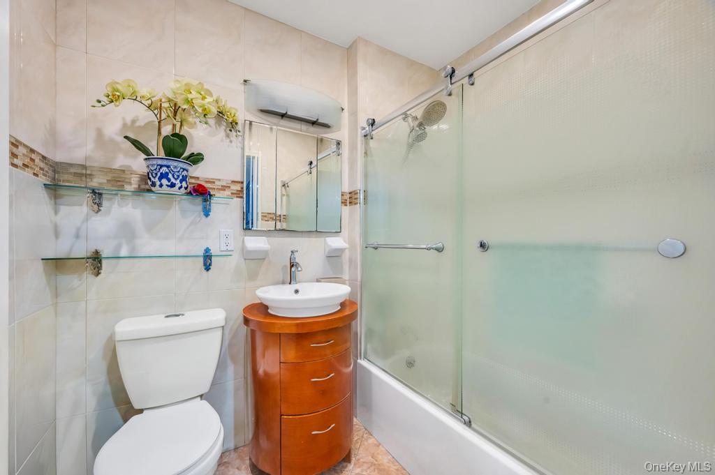 #19 photo, 69-07 43rd Avenue, Куинс ‖ Woodside , NY 11377