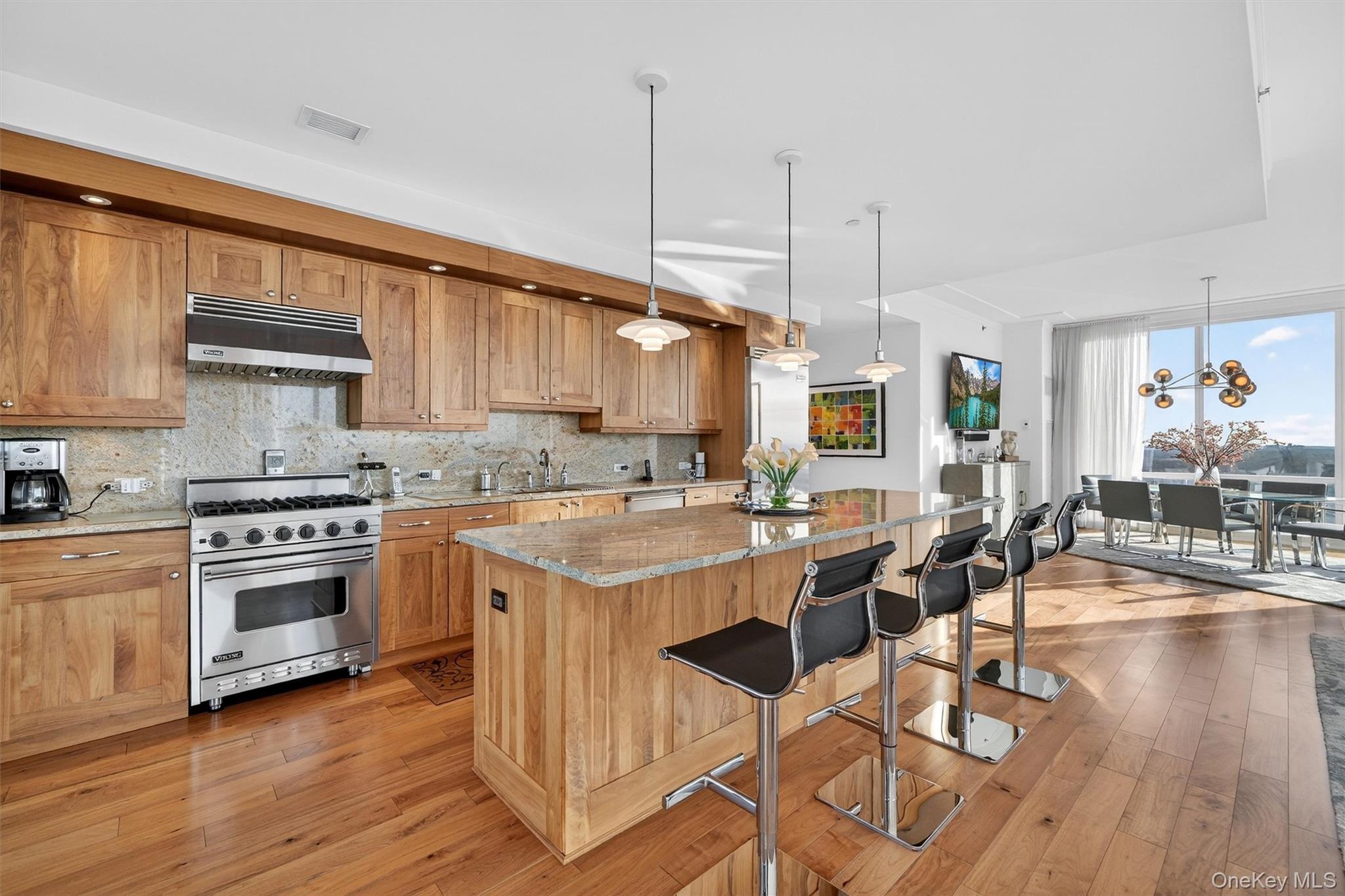 #13 photo, 5 Renaissance Square, White Plains , NY 10601