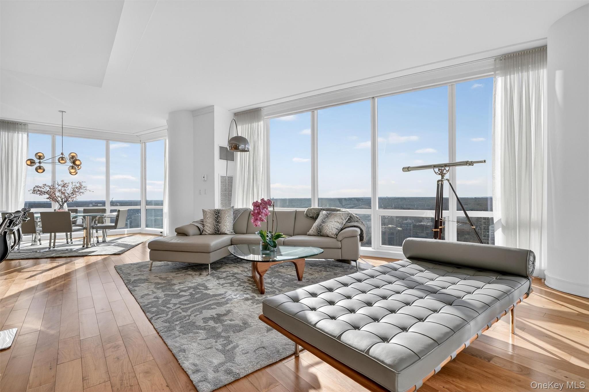 #17 photo, 5 Renaissance Square, White Plains , NY 10601