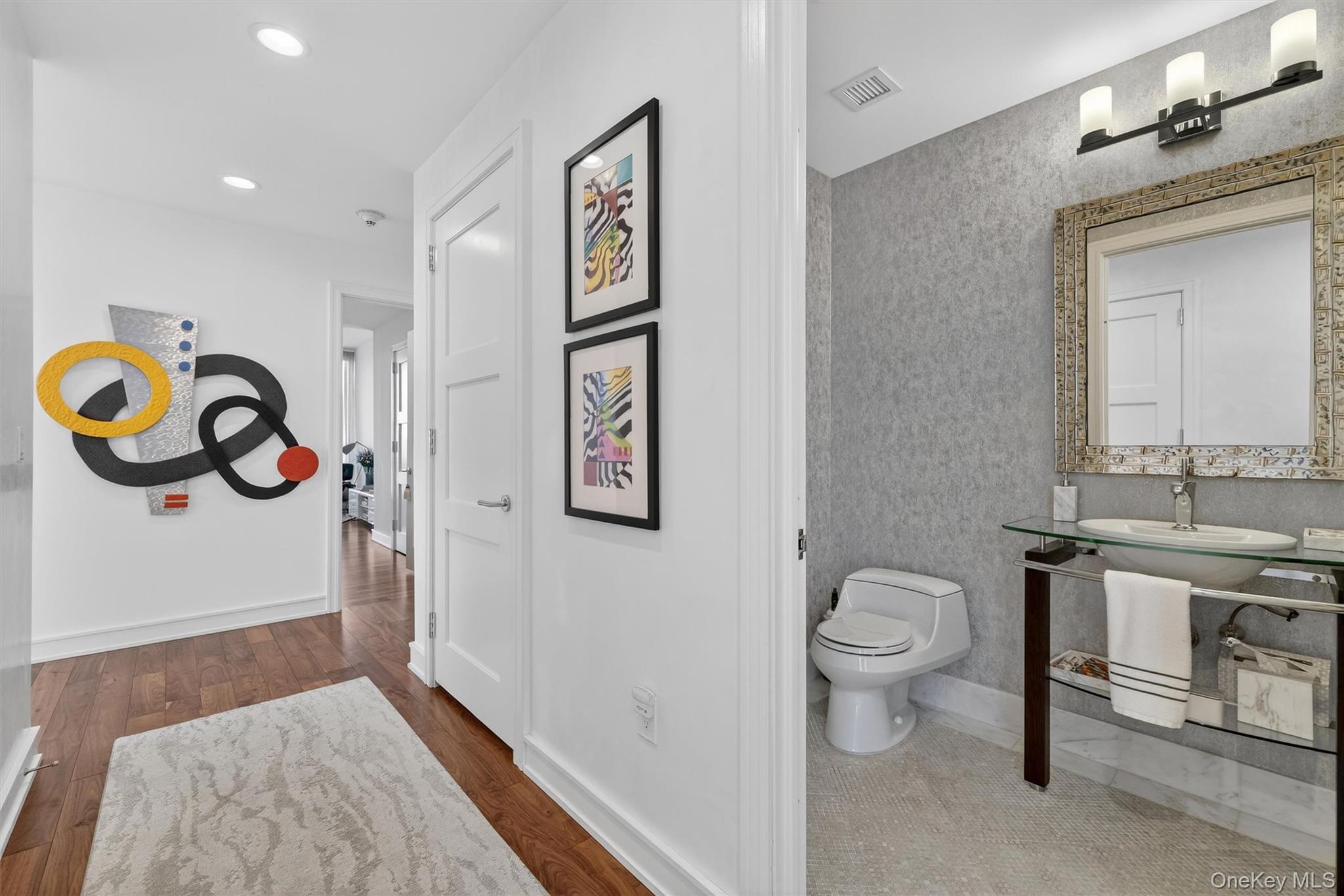 #4 photo, 5 Renaissance Square, White Plains , NY 10601