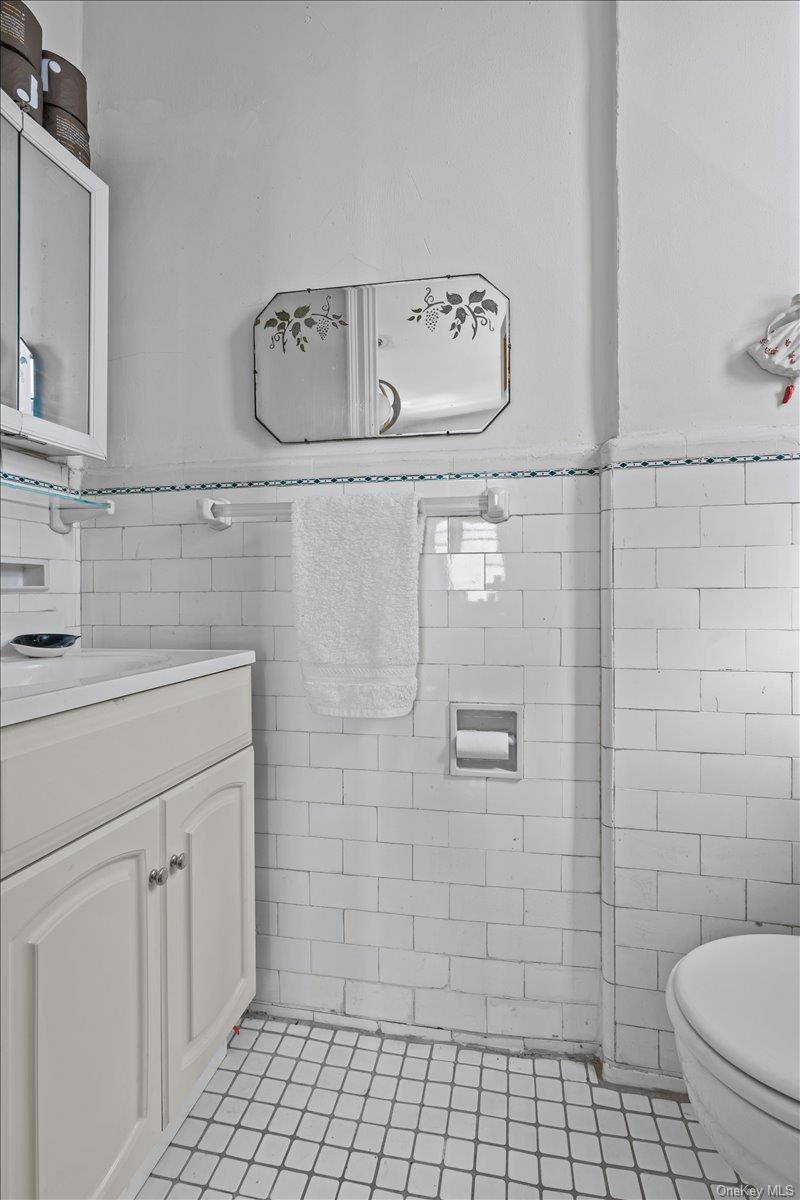 #9 photo, 3398 Wayne Avenue, Bronx , NY 10467