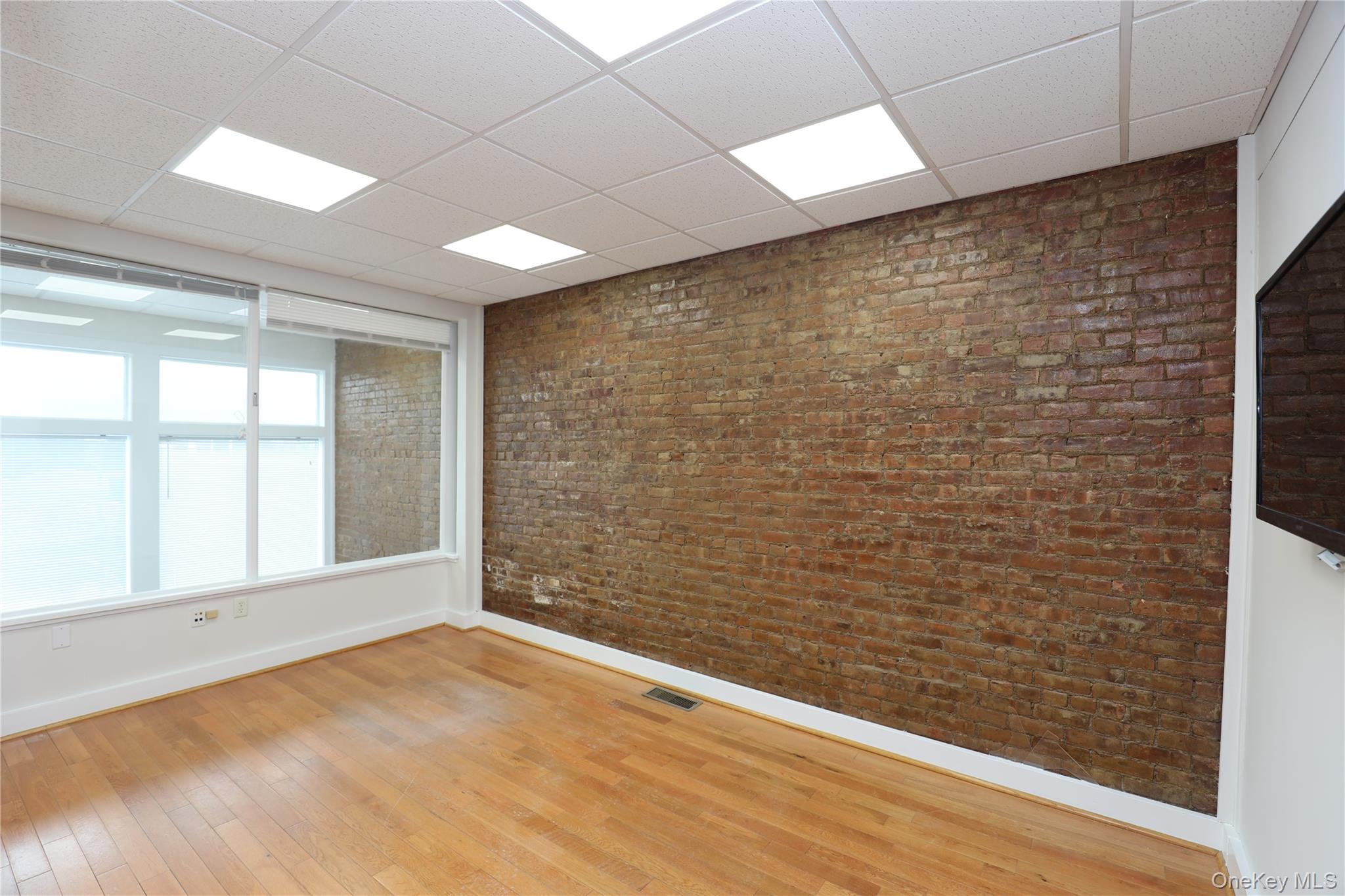 #16 photo, 730 Broadway, Kingston , NY 12401