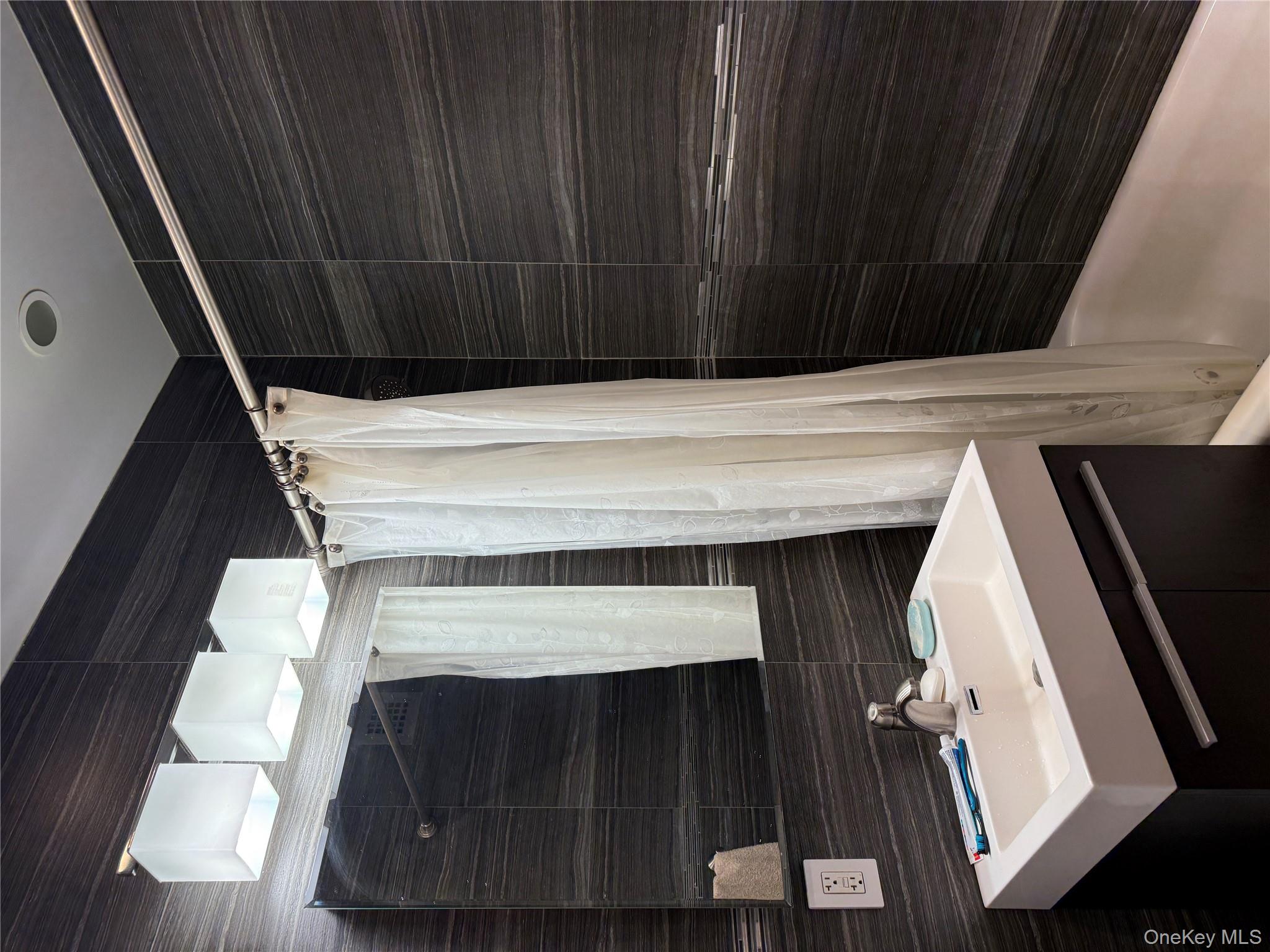 #16 photo, 61-20 Grand Central Parkway, קווינס Forest Hills , NY 11375