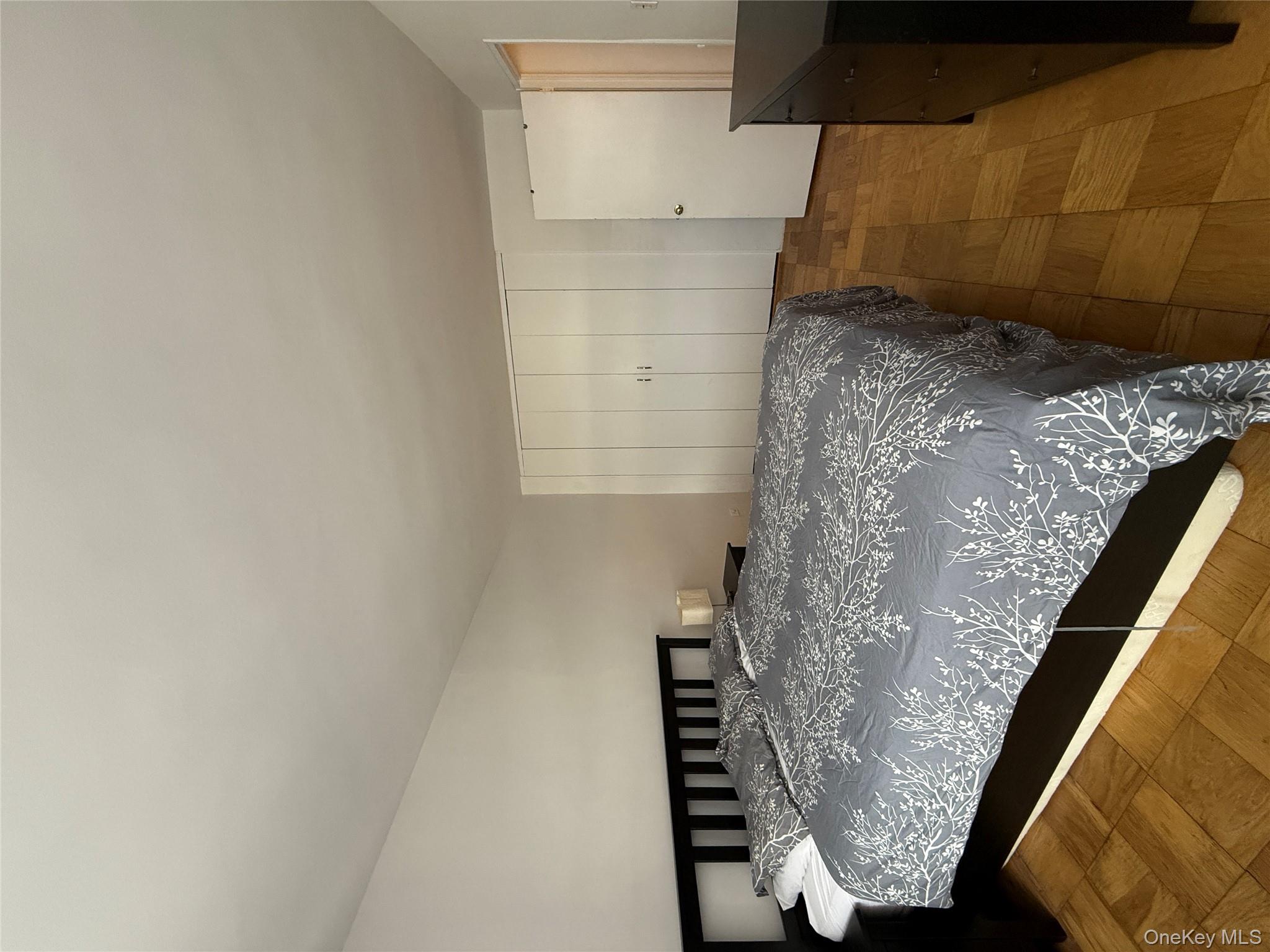 #19 photo, 61-20 Grand Central Parkway, קווינס Forest Hills , NY 11375