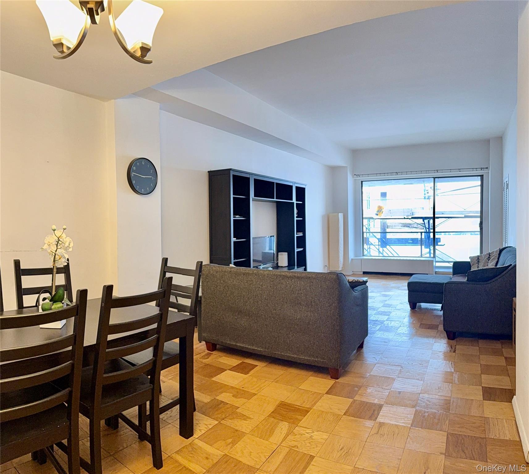 #5 photo, 61-20 Grand Central Parkway, קווינס Forest Hills , NY 11375