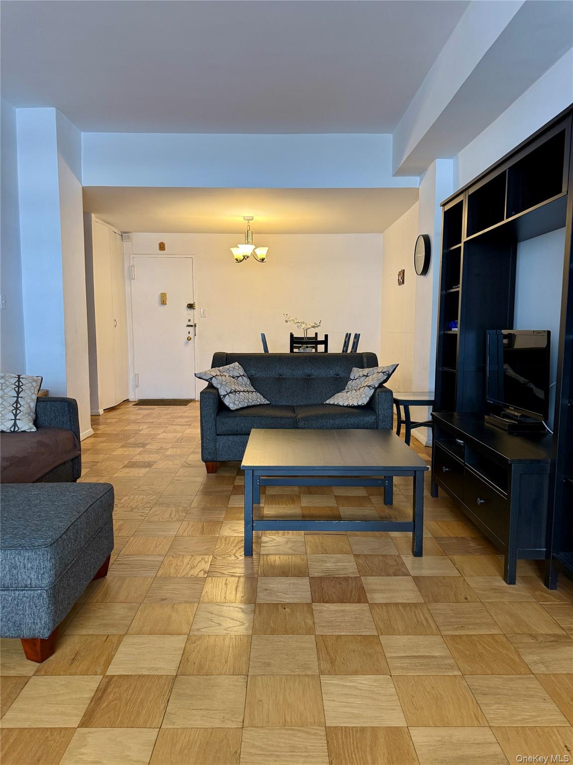 #7 photo, 61-20 Grand Central Parkway, קווינס Forest Hills , NY 11375