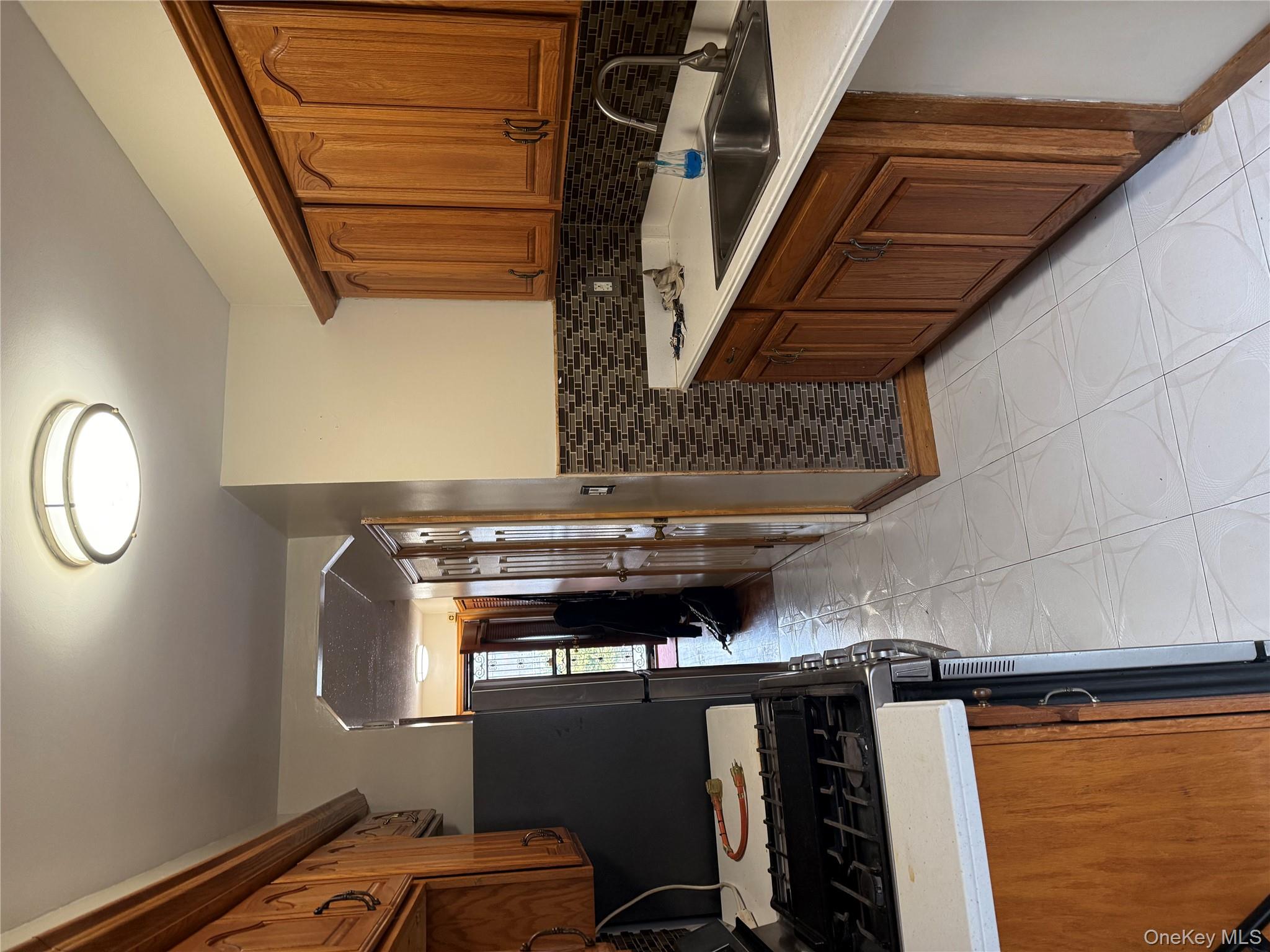 #3 photo, 918 E 81st Street, Brooklyn , NY 11236