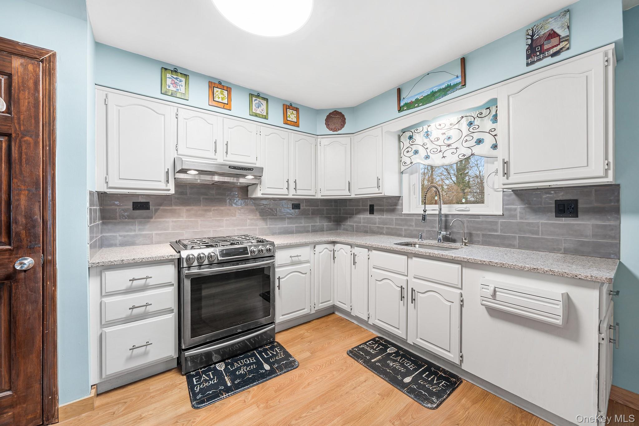 #11 photo, 79 Roosevelt Avenue, מחוז נסאו Massapequa , NY 11758