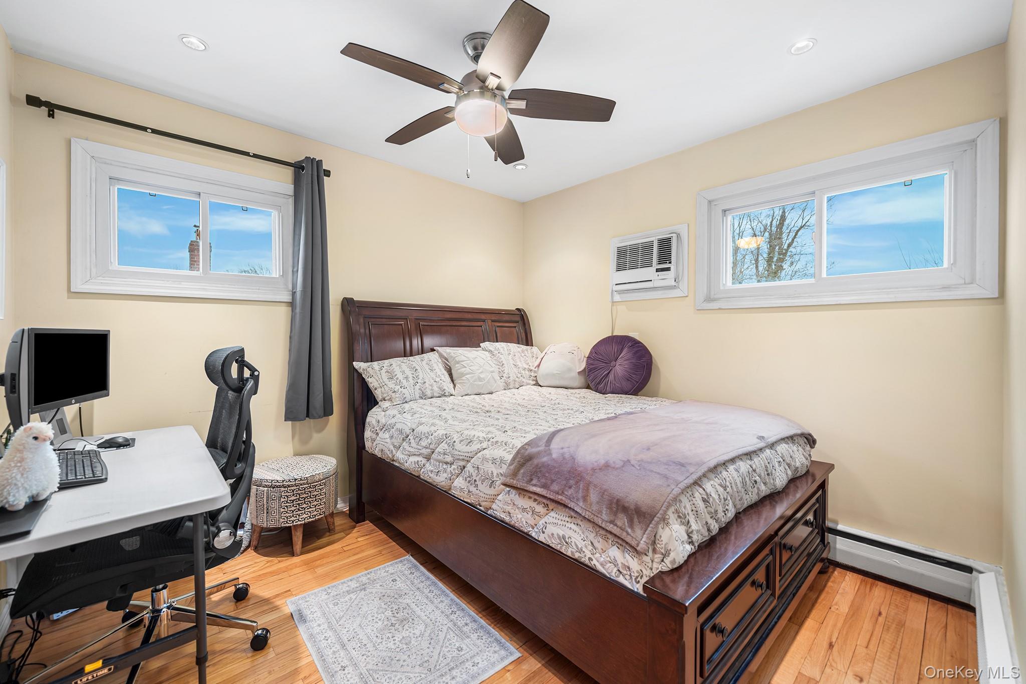 #13 photo, 79 Roosevelt Avenue, מחוז נסאו Massapequa , NY 11758