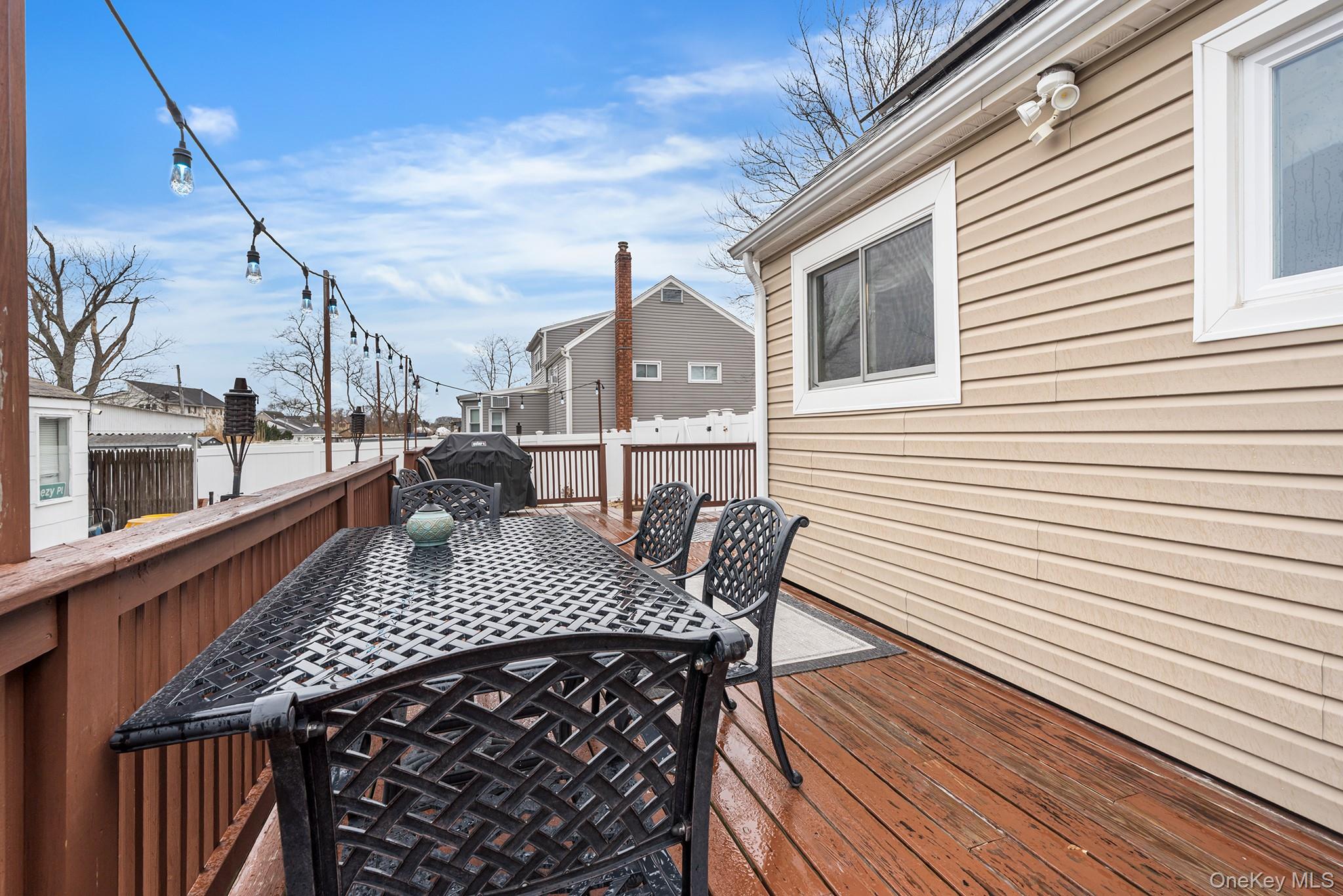 #20 photo, 79 Roosevelt Avenue, מחוז נסאו Massapequa , NY 11758