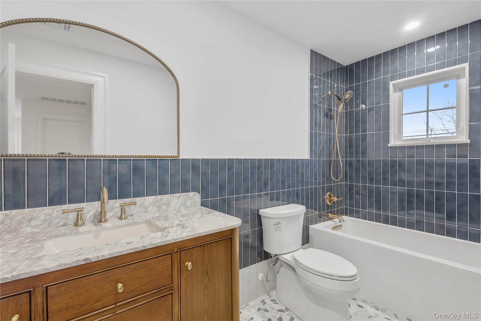 #13 photo, 199 N. Elm, Massapequa , NY 11758