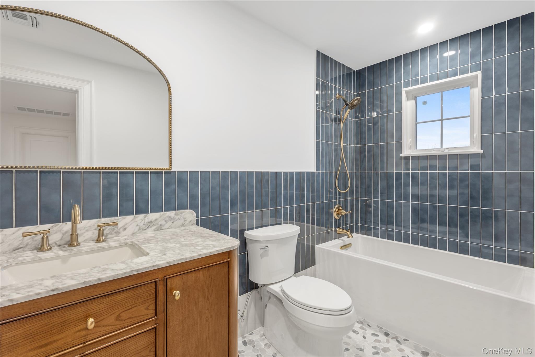 #19 photo, 961 N. Broadway, Massapequa , NY 11758