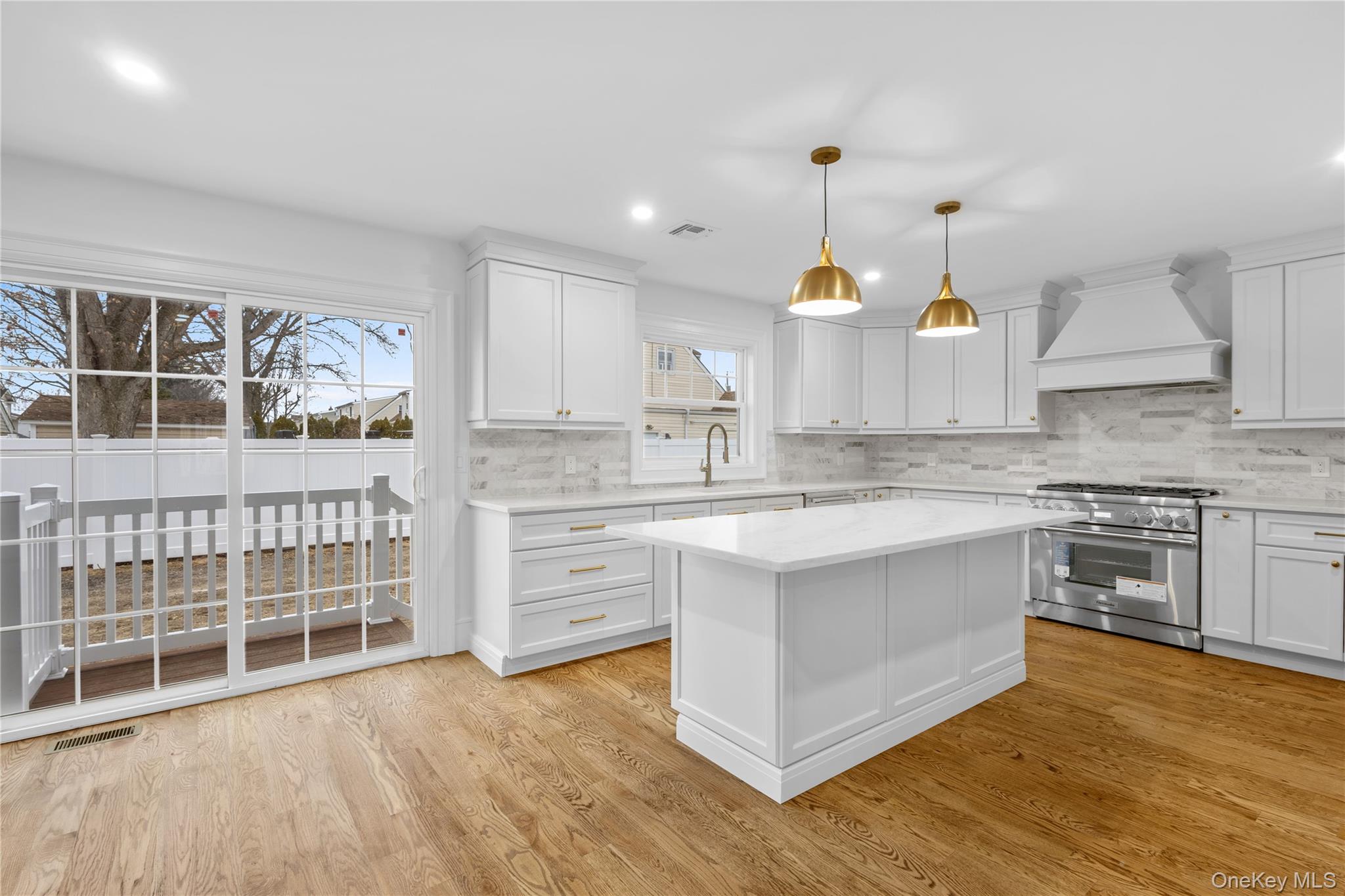 #7 photo, 961 N. Broadway, Massapequa , NY 11758