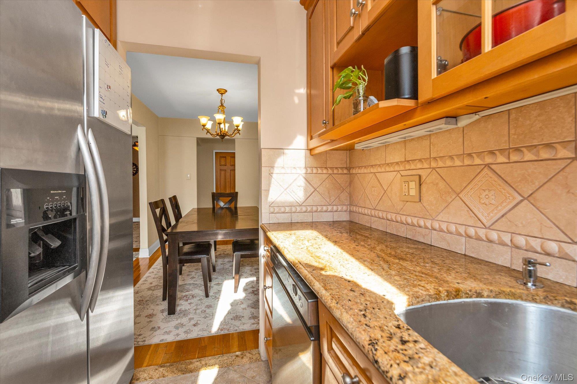 #10 photo, 67-12 Yellowstone Boulevard, קווינס Forest Hills , NY 11375