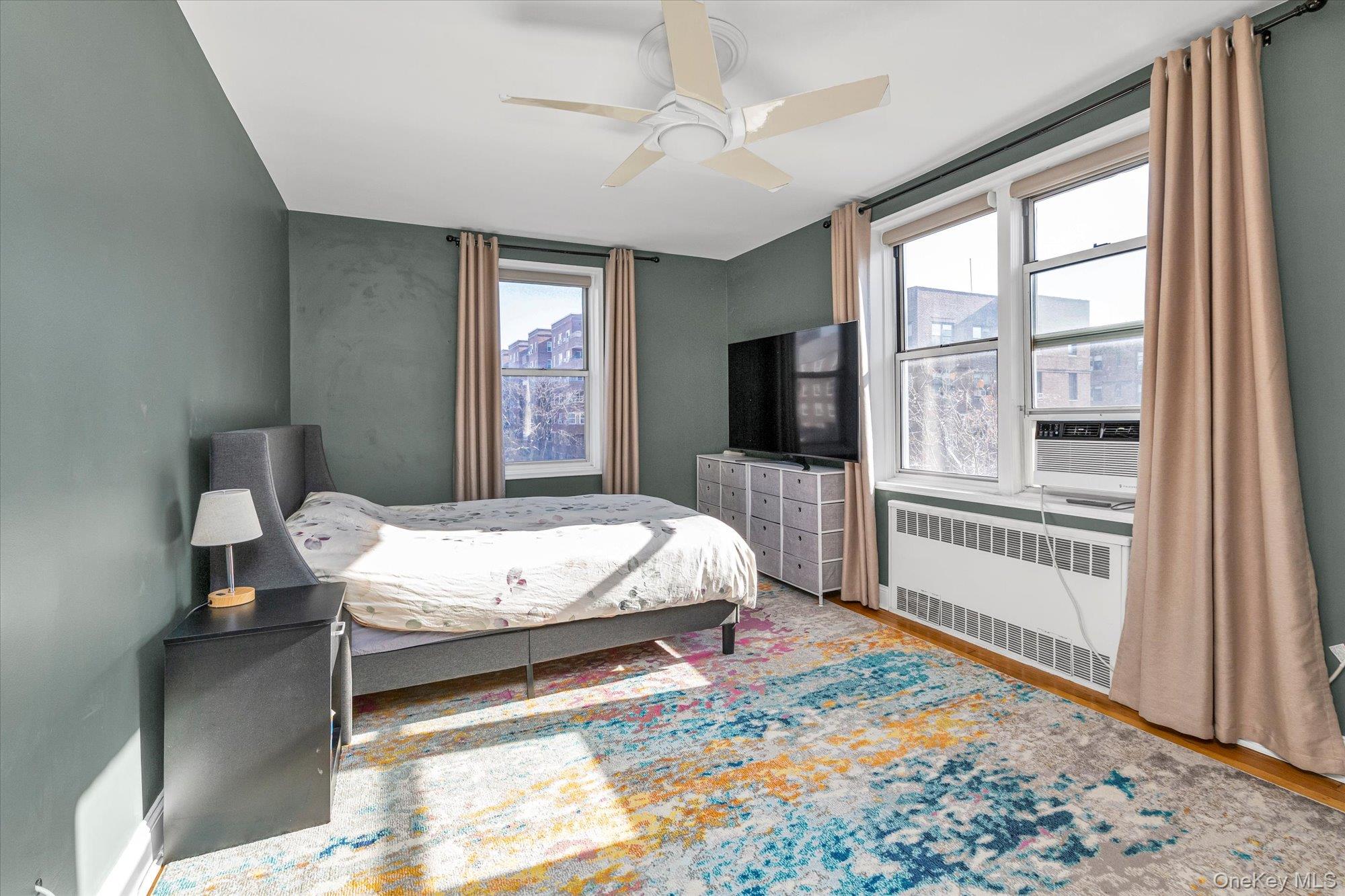 #11 photo, 67-12 Yellowstone Boulevard, קווינס Forest Hills , NY 11375