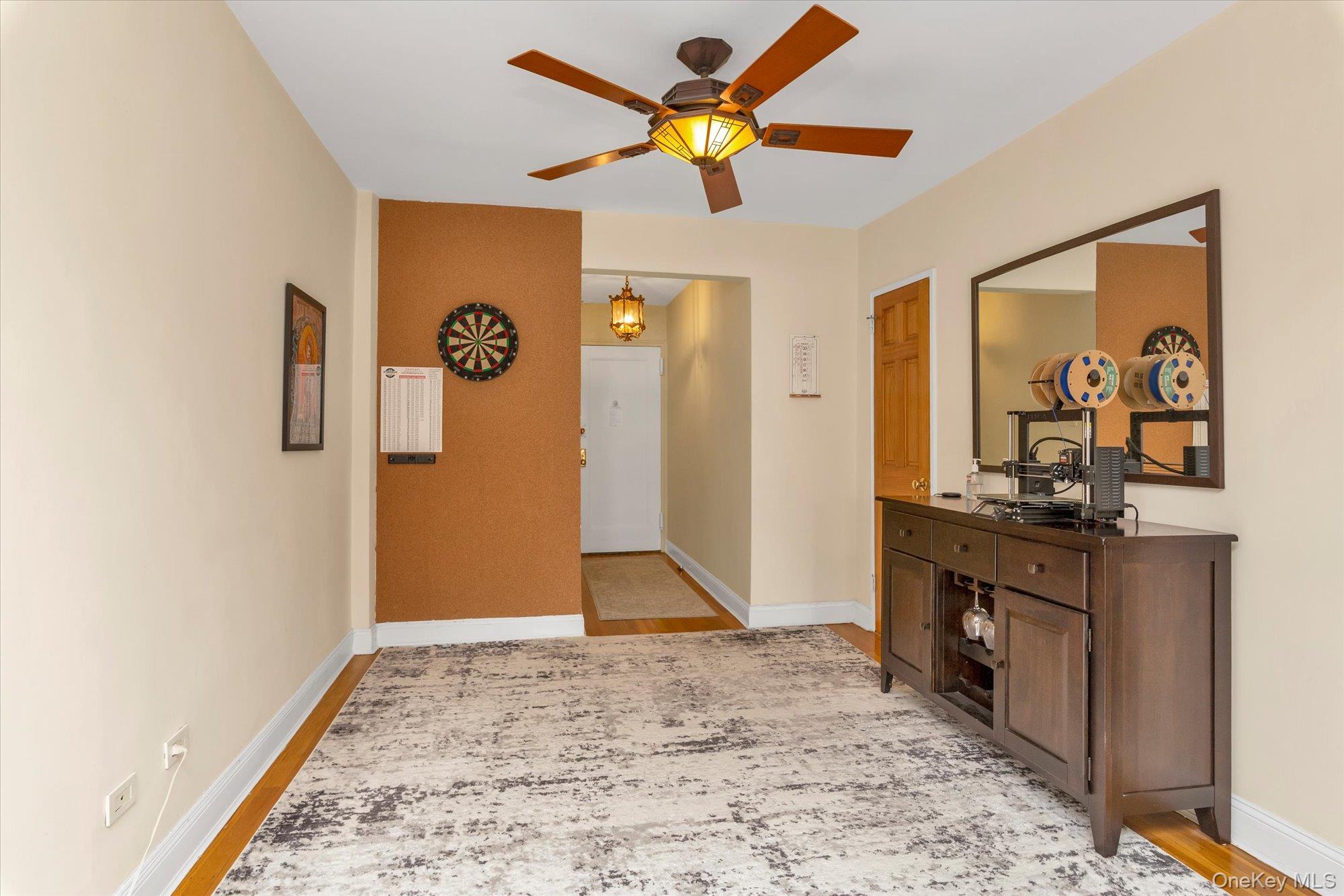 #2 photo, 67-12 Yellowstone Boulevard, קווינס Forest Hills , NY 11375