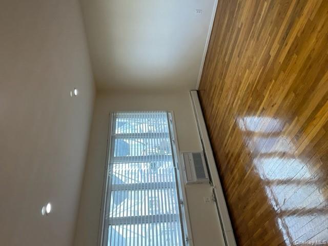 #2 photo, 14728 22nd Avenue, קווינס Whitestone , NY 11357