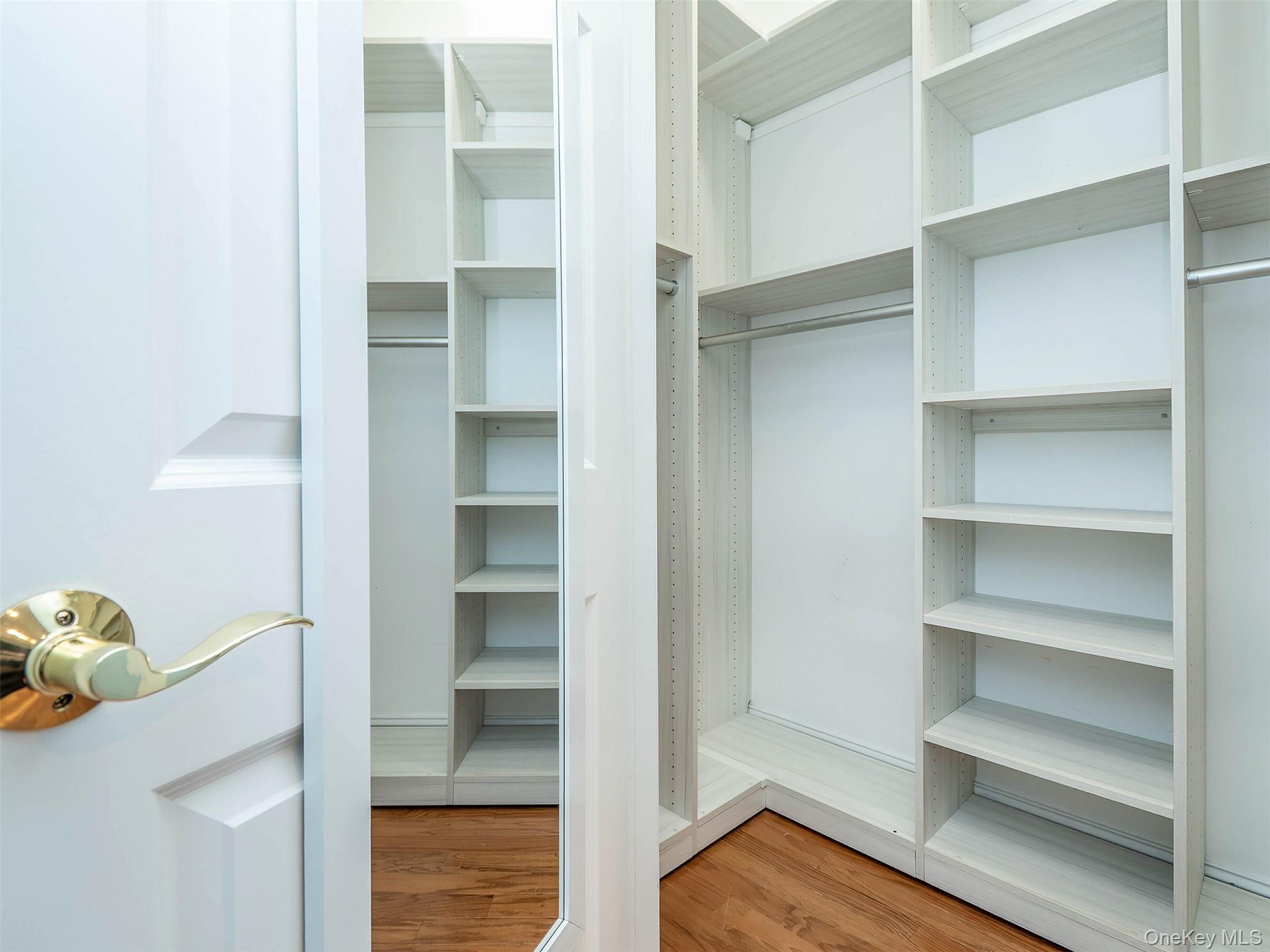 #18 photo, 229 Miro Place, Port Washington , NY 11050