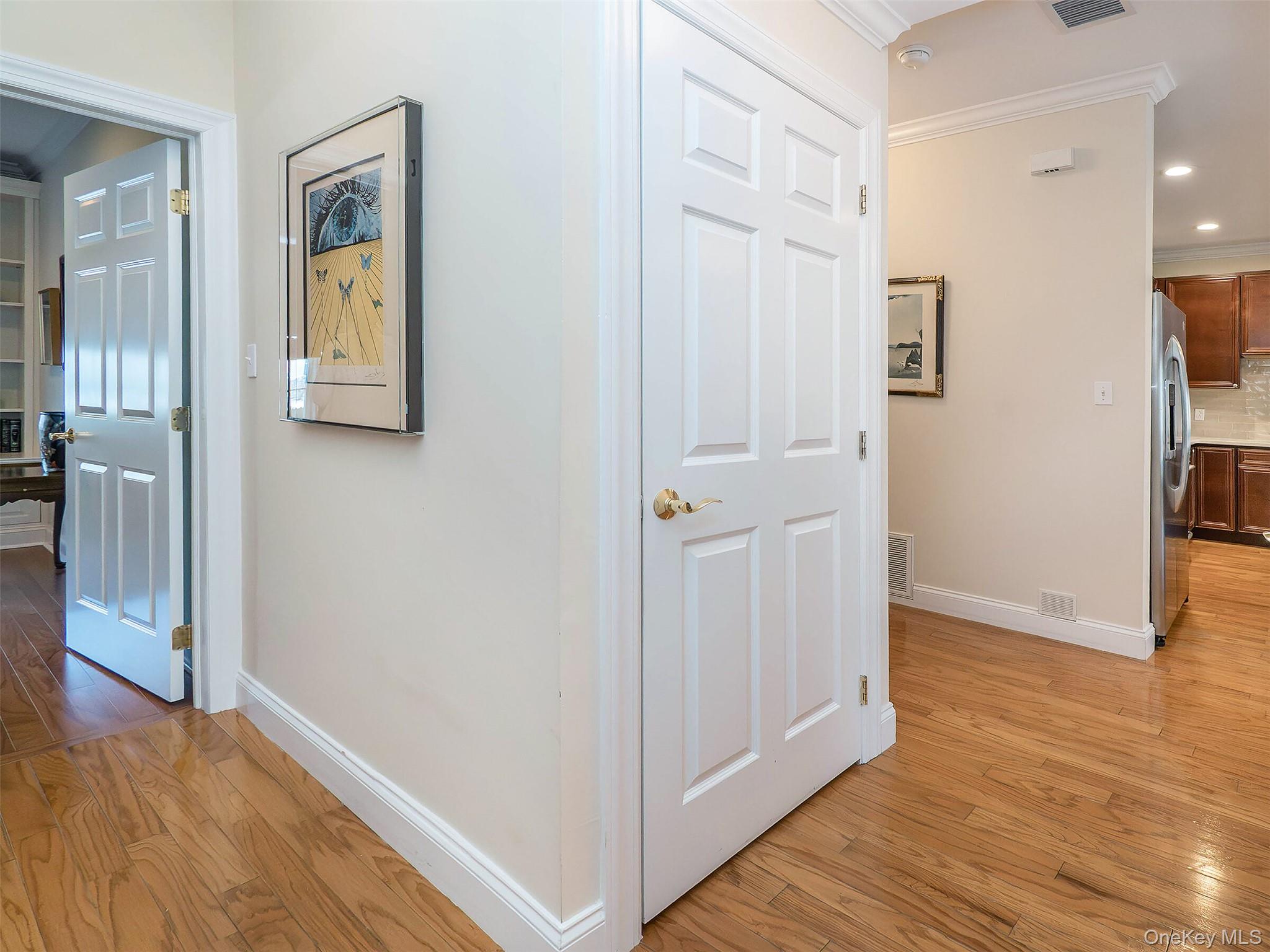 #19 photo, 229 Miro Place, Port Washington , NY 11050