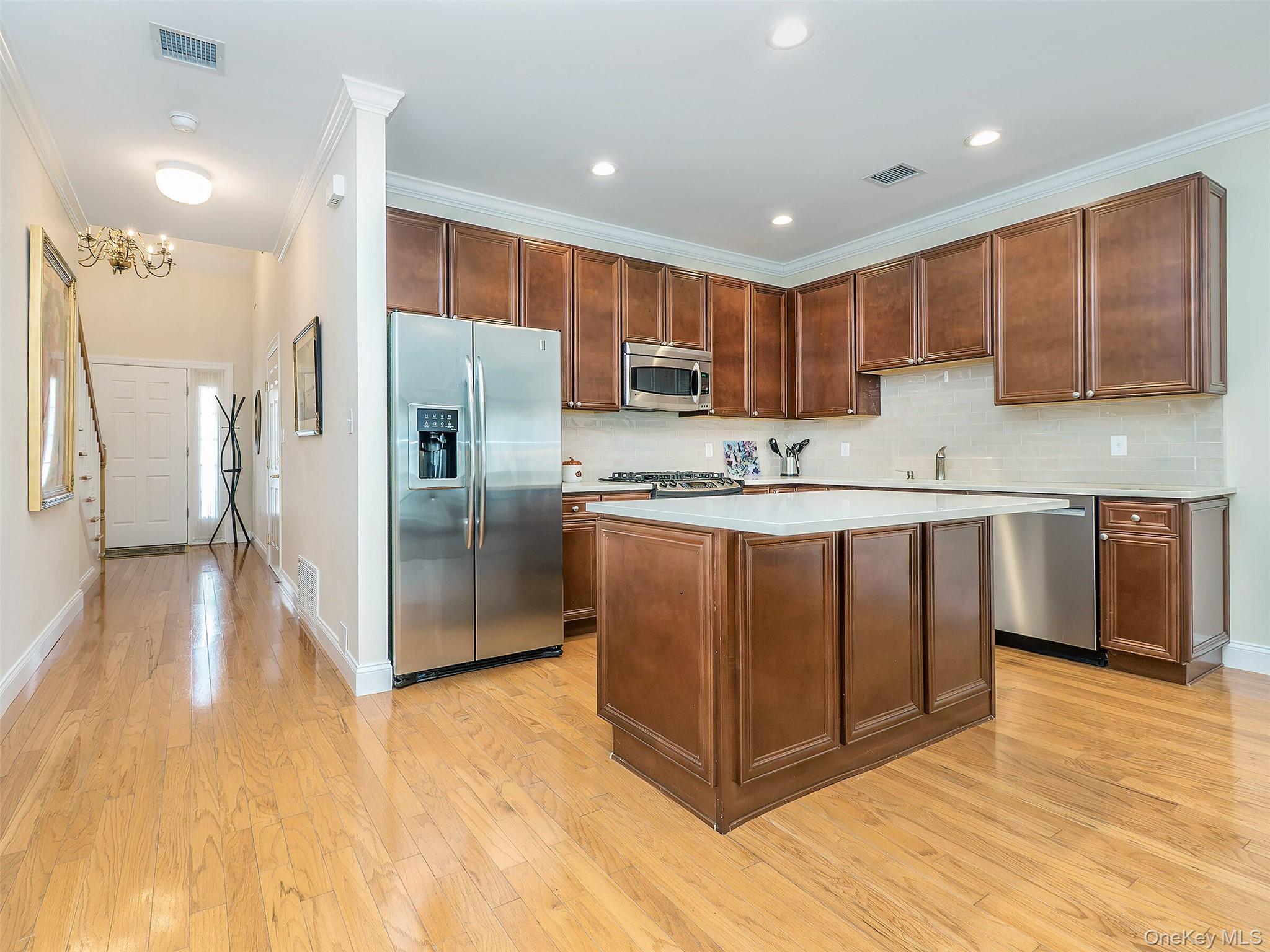 #4 photo, 229 Miro Place, Port Washington , NY 11050