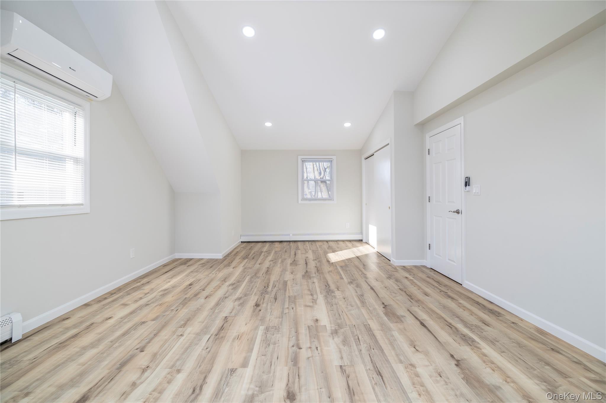 #10 photo, 29 West Avenue, Hicksville , NY 11801