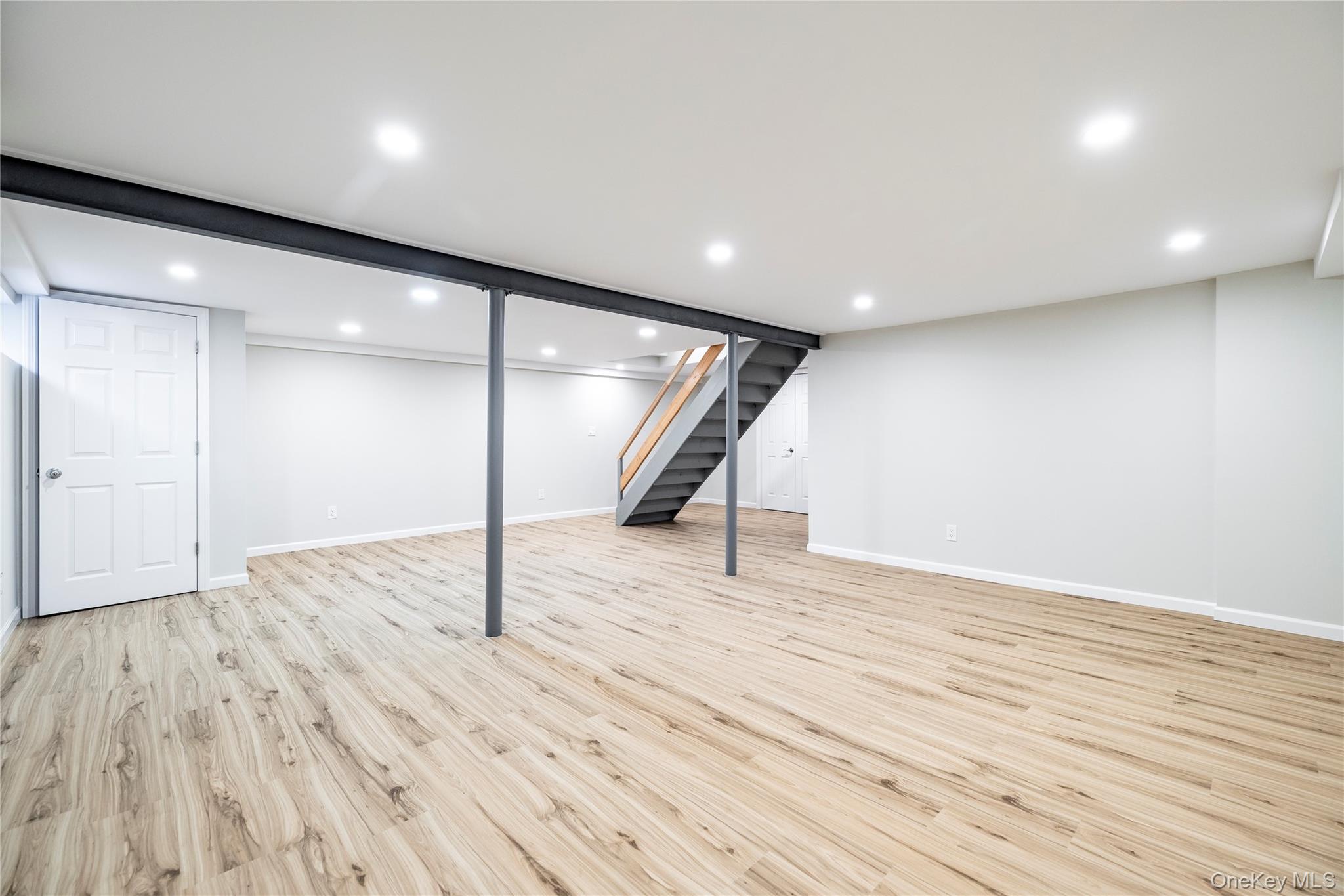 #14 photo, 29 West Avenue, Hicksville , NY 11801