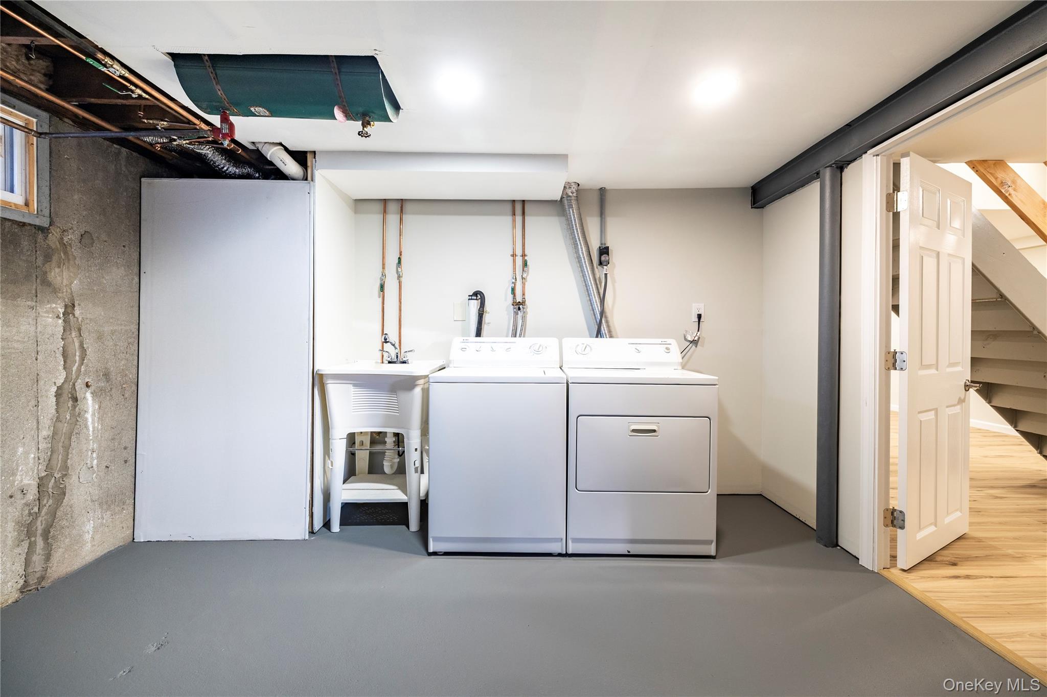 #17 photo, 29 West Avenue, Hicksville , NY 11801